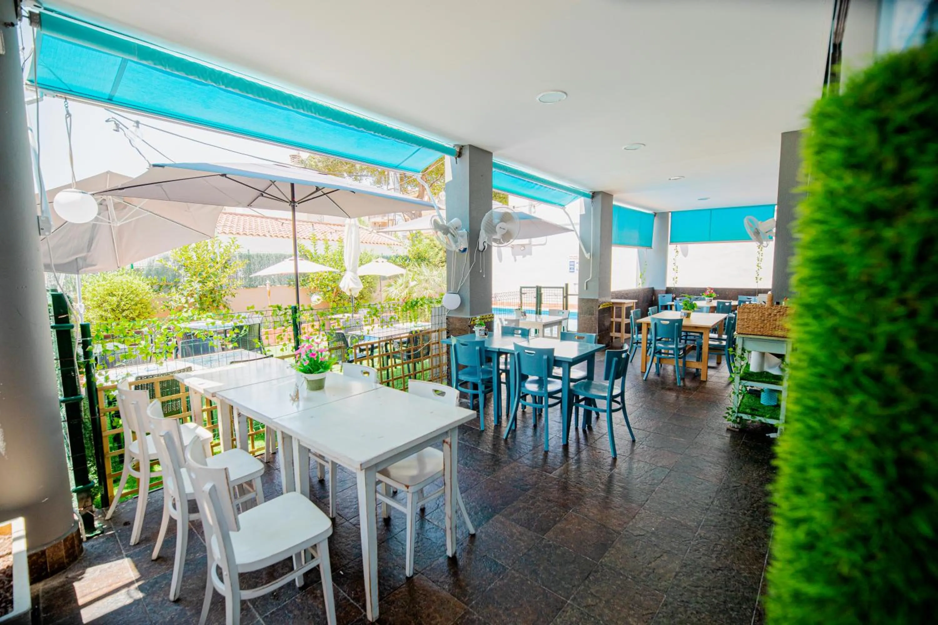 Restaurant/places to eat in Rentalmar Costa Verde