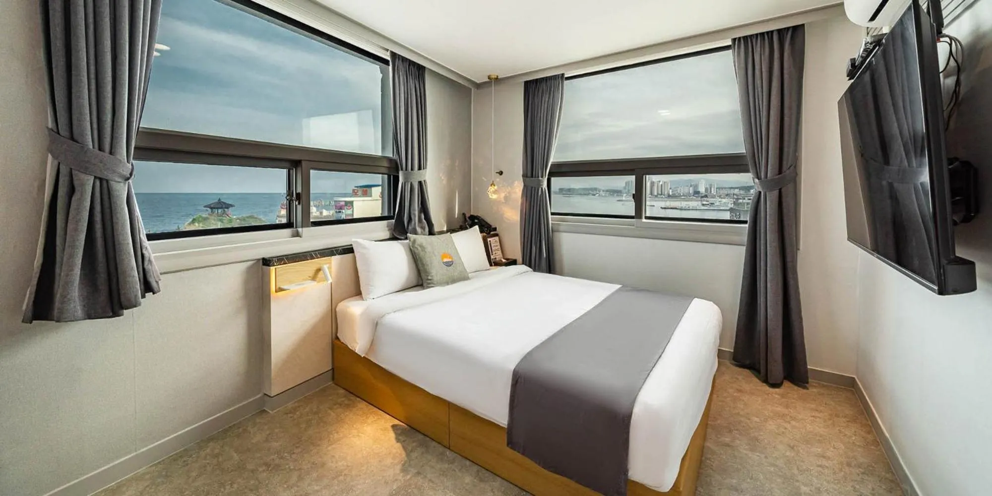 Bed in Sokcho Ritz Hotel