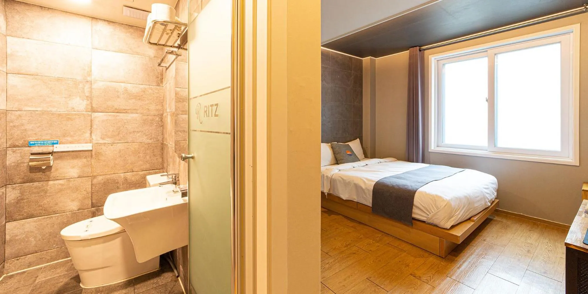 Bed in Sokcho Ritz Hotel