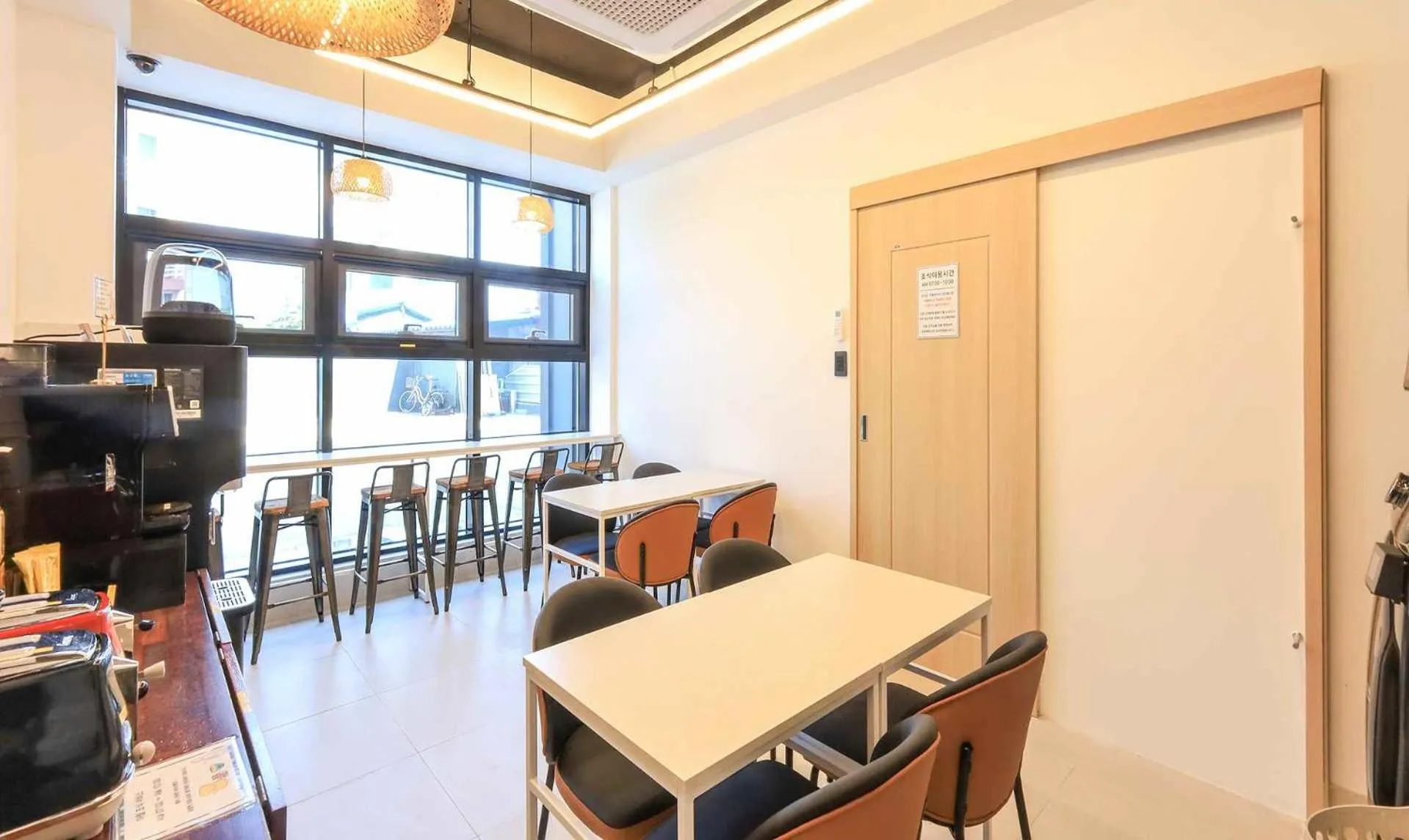 Communal kitchen in Sokcho Ritz Hotel