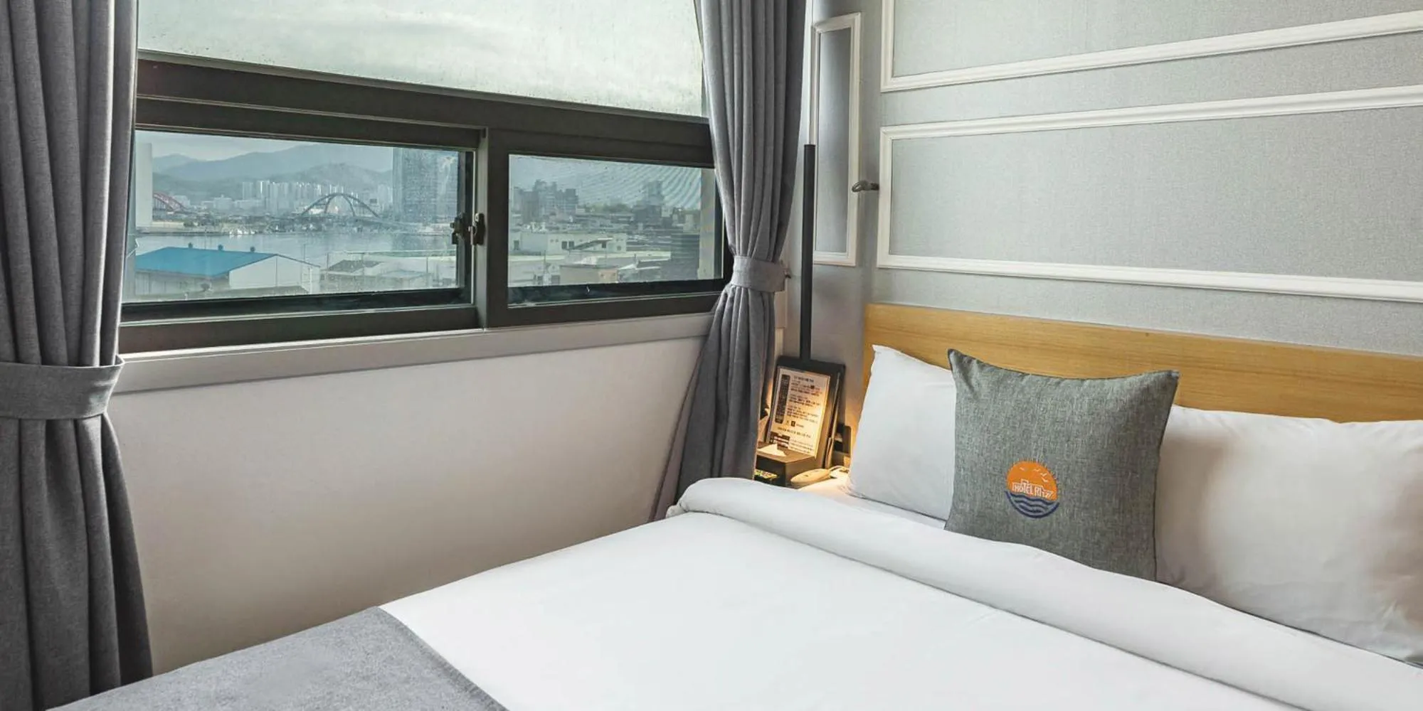 Bed in Sokcho Ritz Hotel