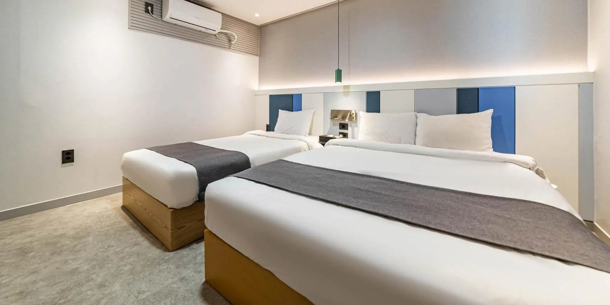 Bed in Sokcho Ritz Hotel