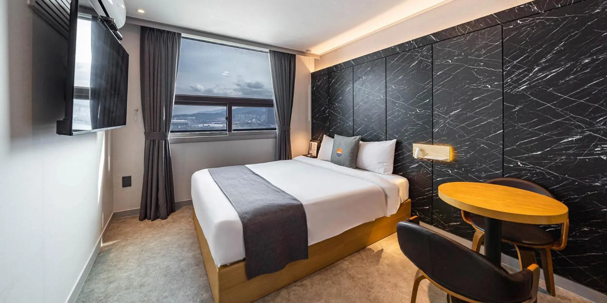 Bed in Sokcho Ritz Hotel