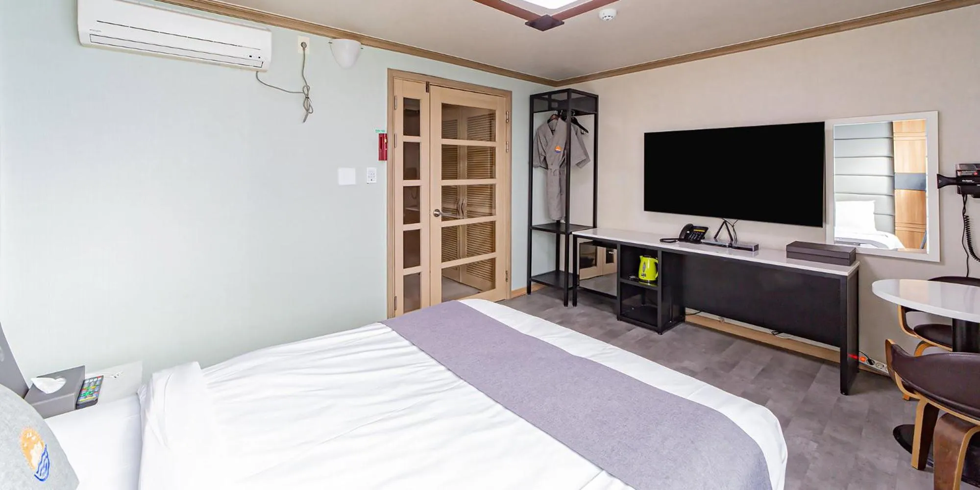 Bed in Sokcho Ritz Hotel