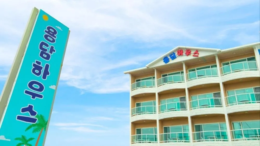 Property building in Jeju Yongdam House