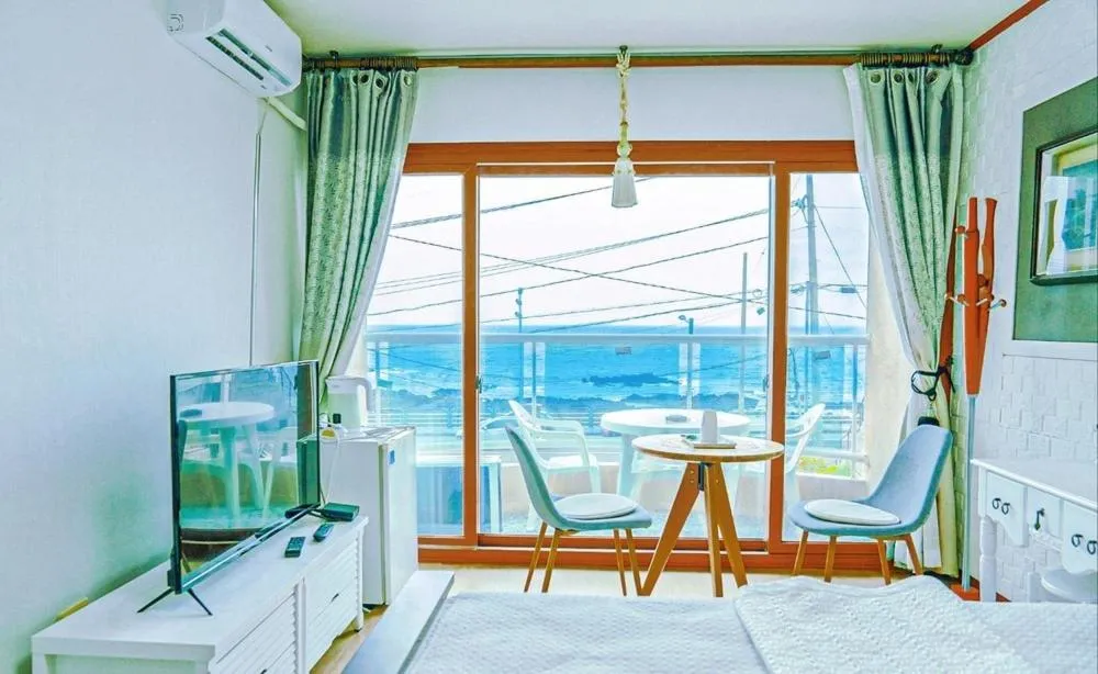 Communal lounge/ TV room in Jeju Yongdam House