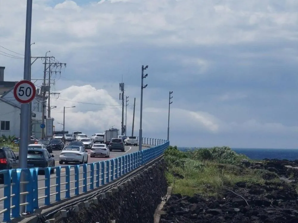 Day in Jeju Yongdam House
