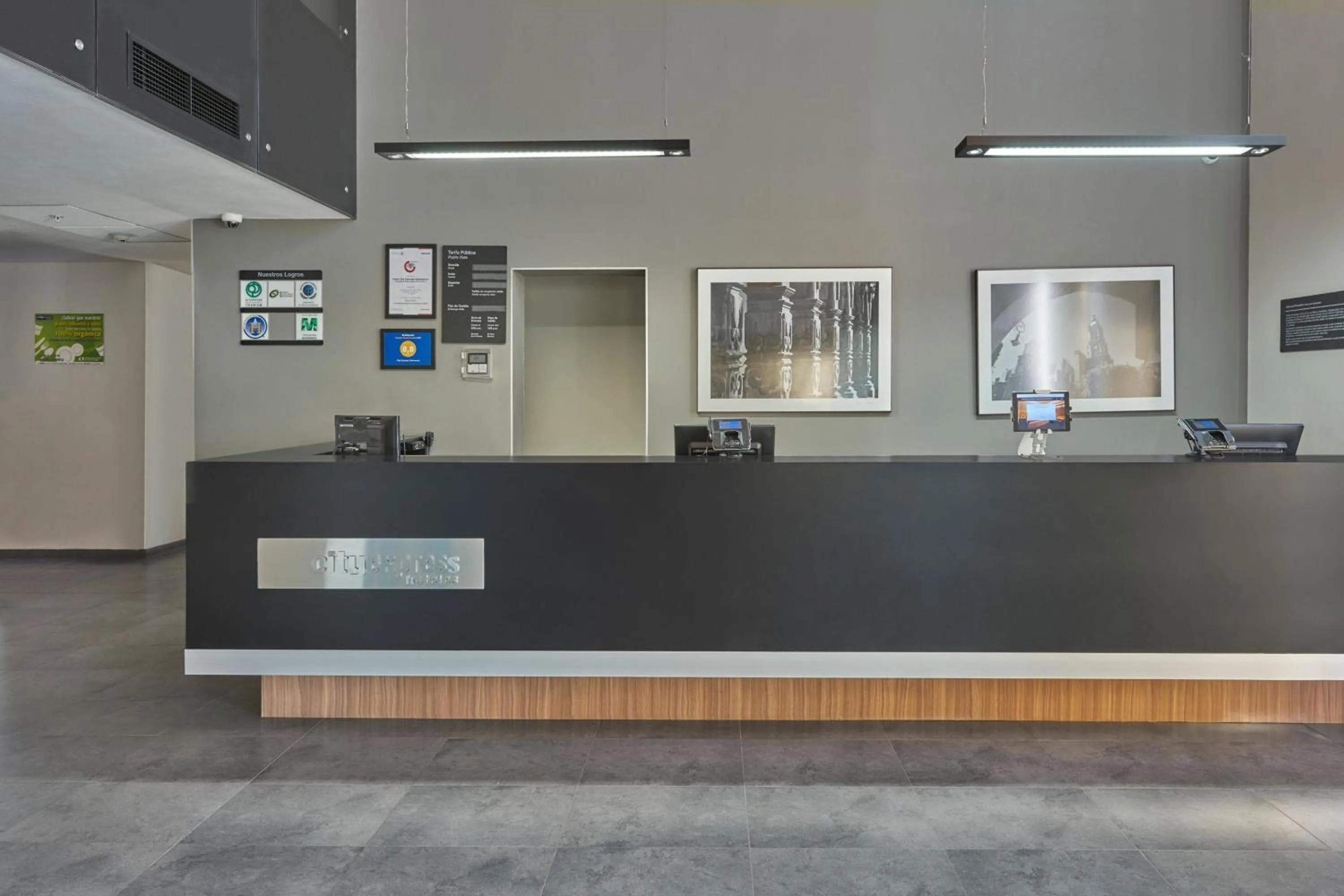 Lobby or reception in City Express by Marriott Salamanca