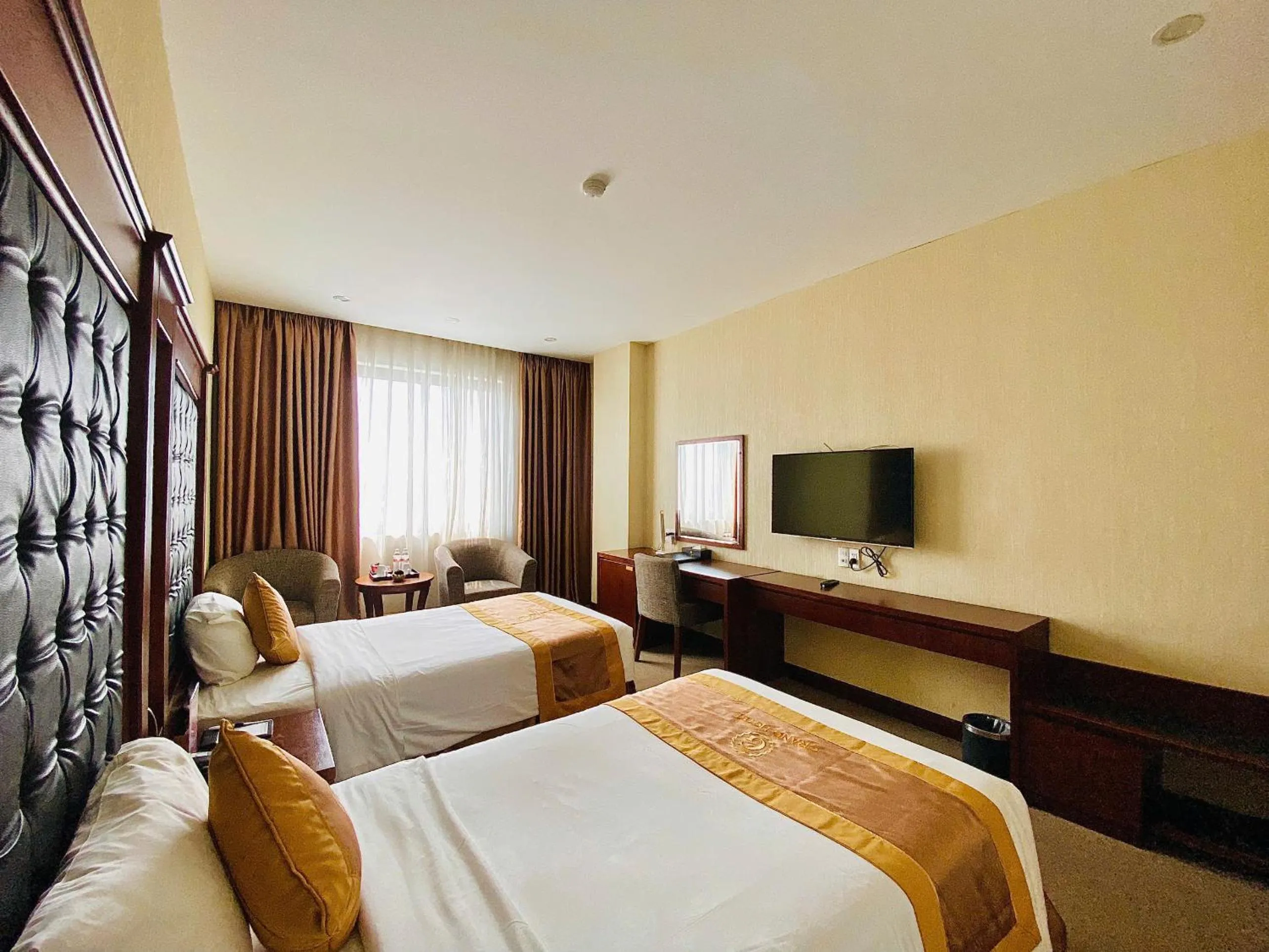 Communal lounge/ TV room, Bed in Grand Móng Cái Hotel