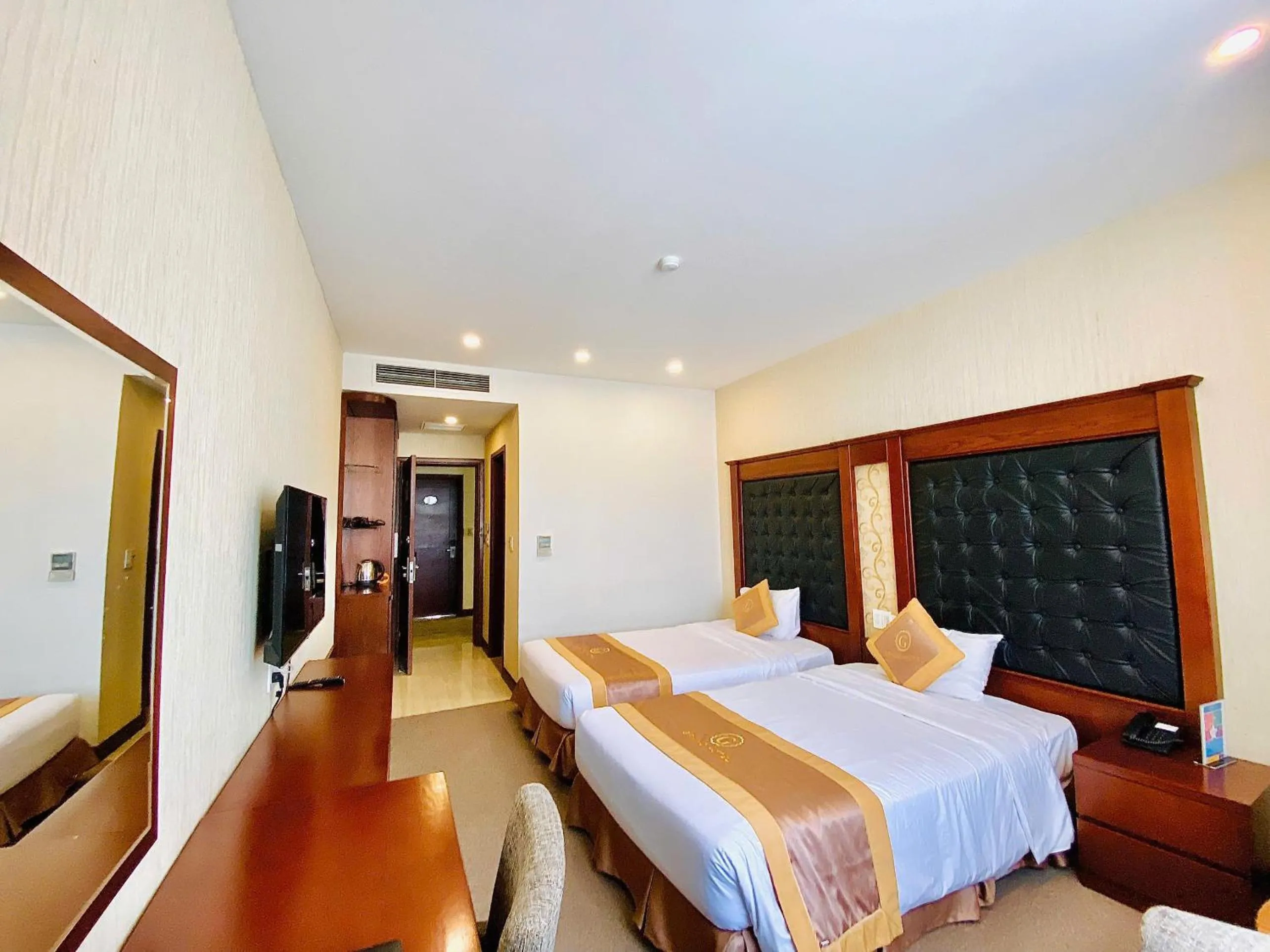 Communal lounge/ TV room, Bed in Grand Móng Cái Hotel