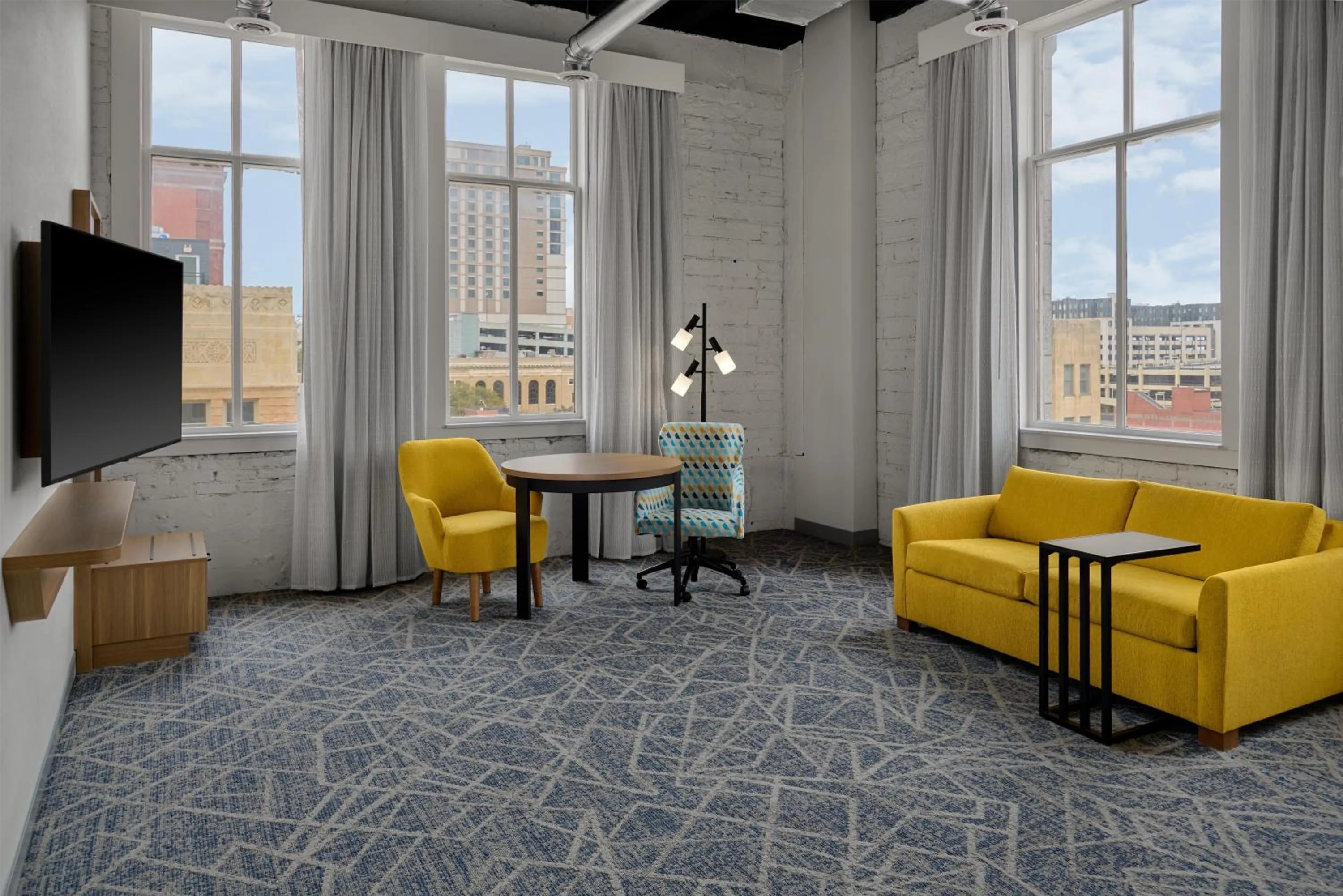 Living room in Hampton Inn by Hilton Lincoln Downtown