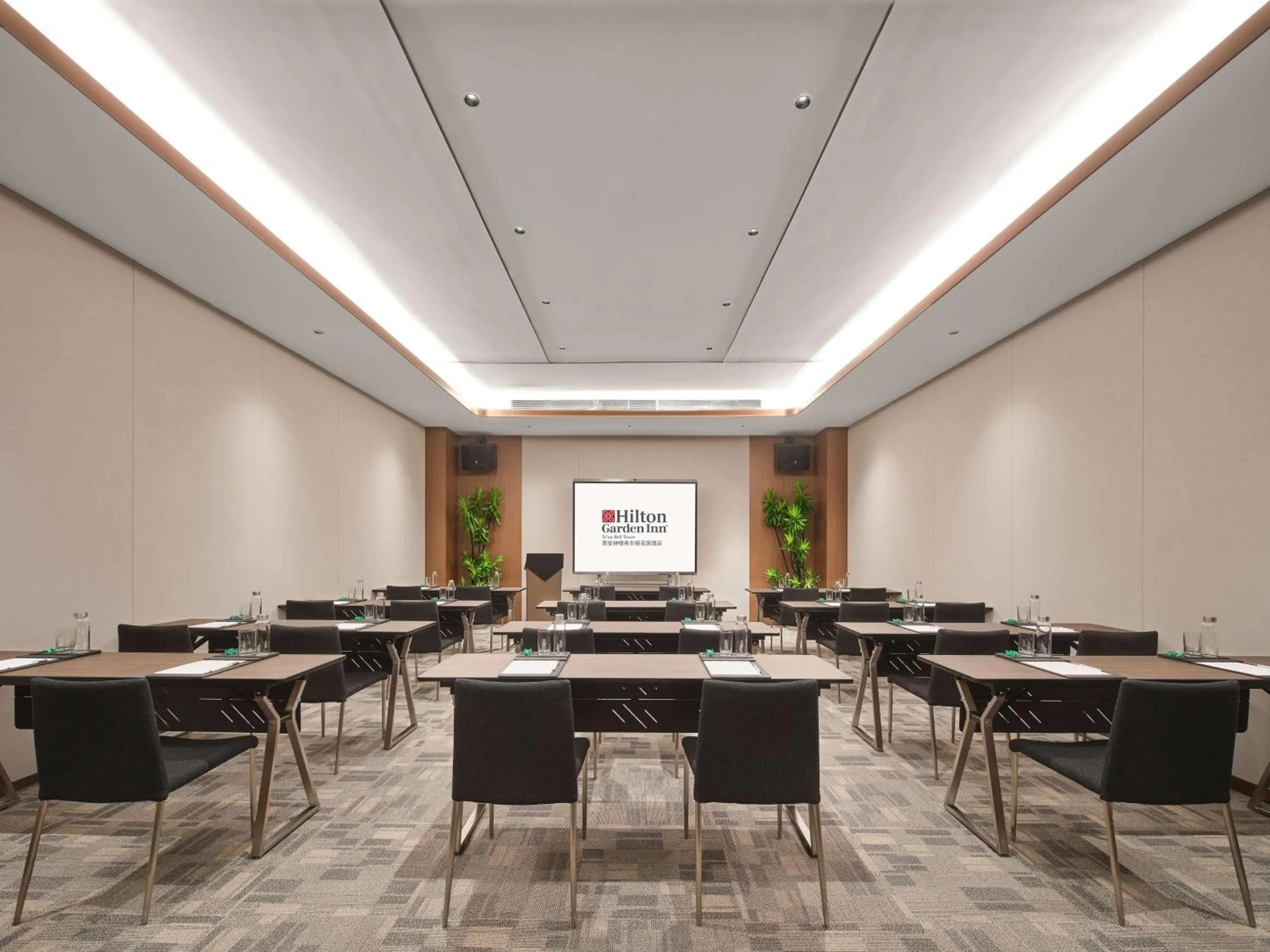 Meeting/conference room in Hilton Garden Inn Xi'An Bell Tower