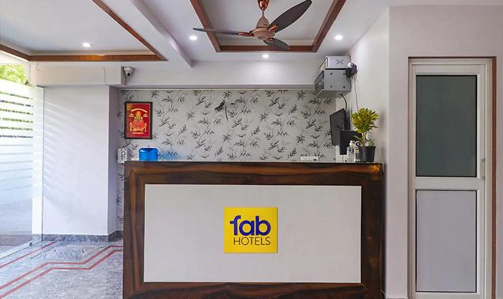 Lobby or reception in FabHotel Star Corporate Suite Near Medanta-The Medicity & Park Hospital, Gurugram