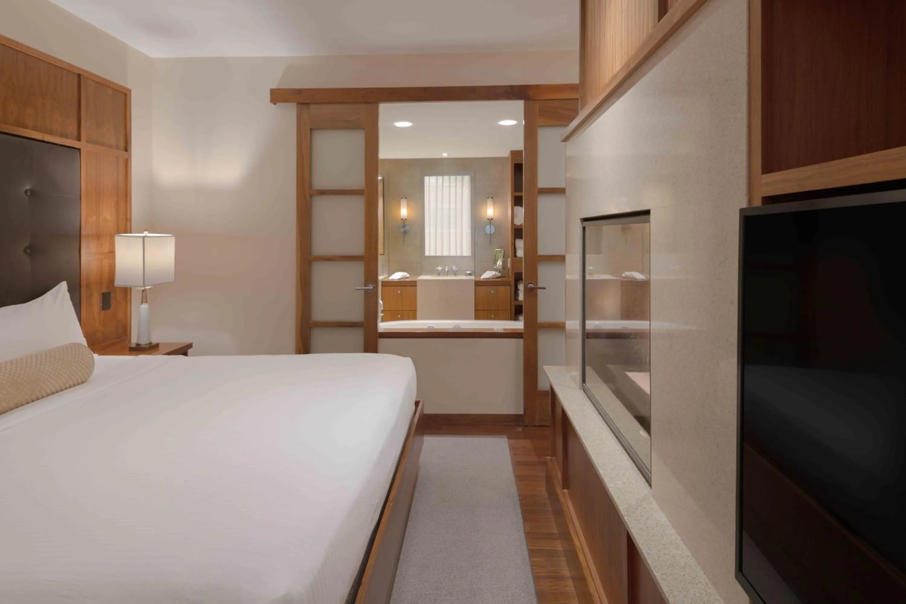 Bedroom, Bed in Portland Harbor Hotel