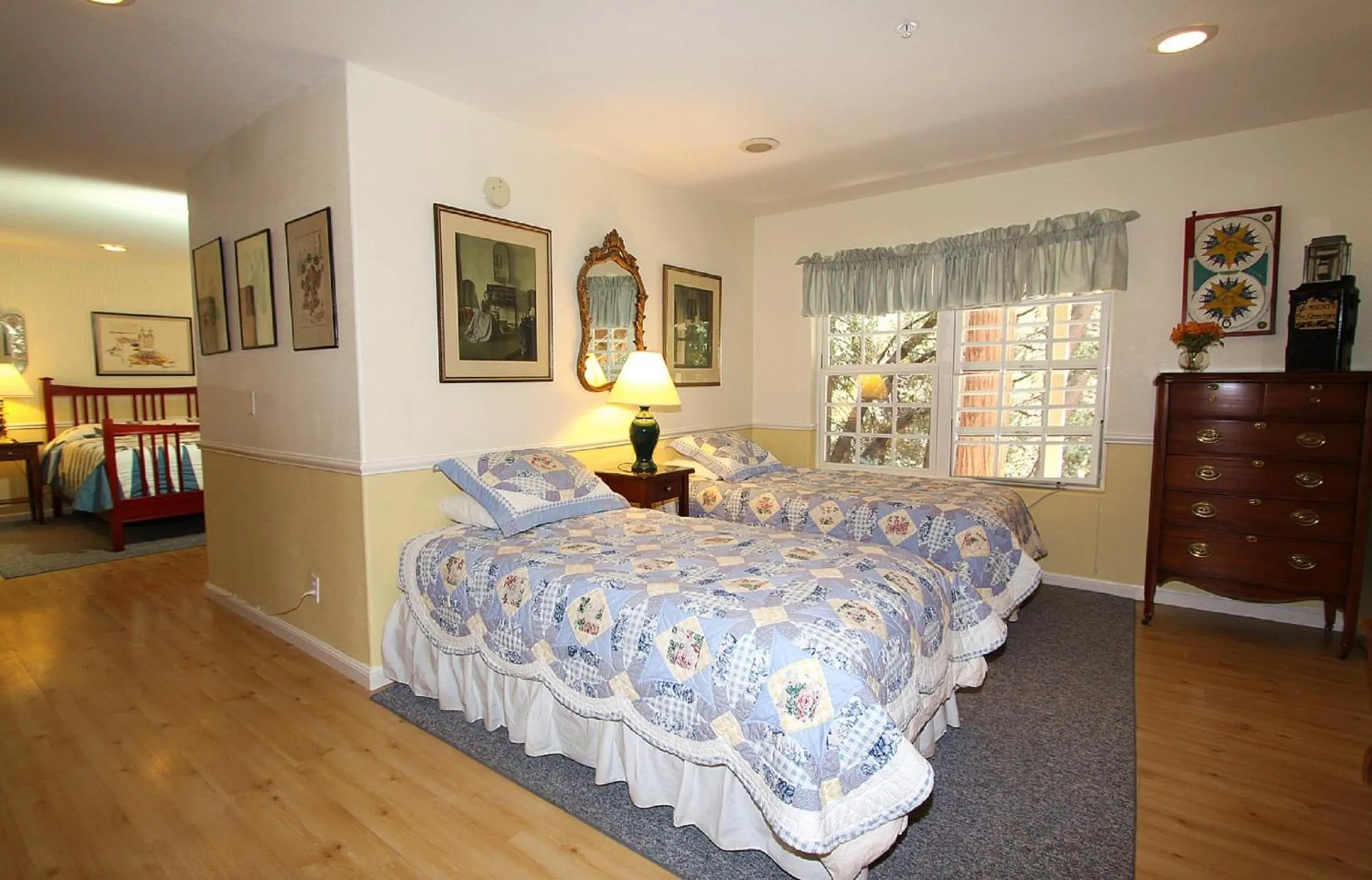 Photo of the whole room, Bed in McCaffrey House Bed and Breakfast Inn