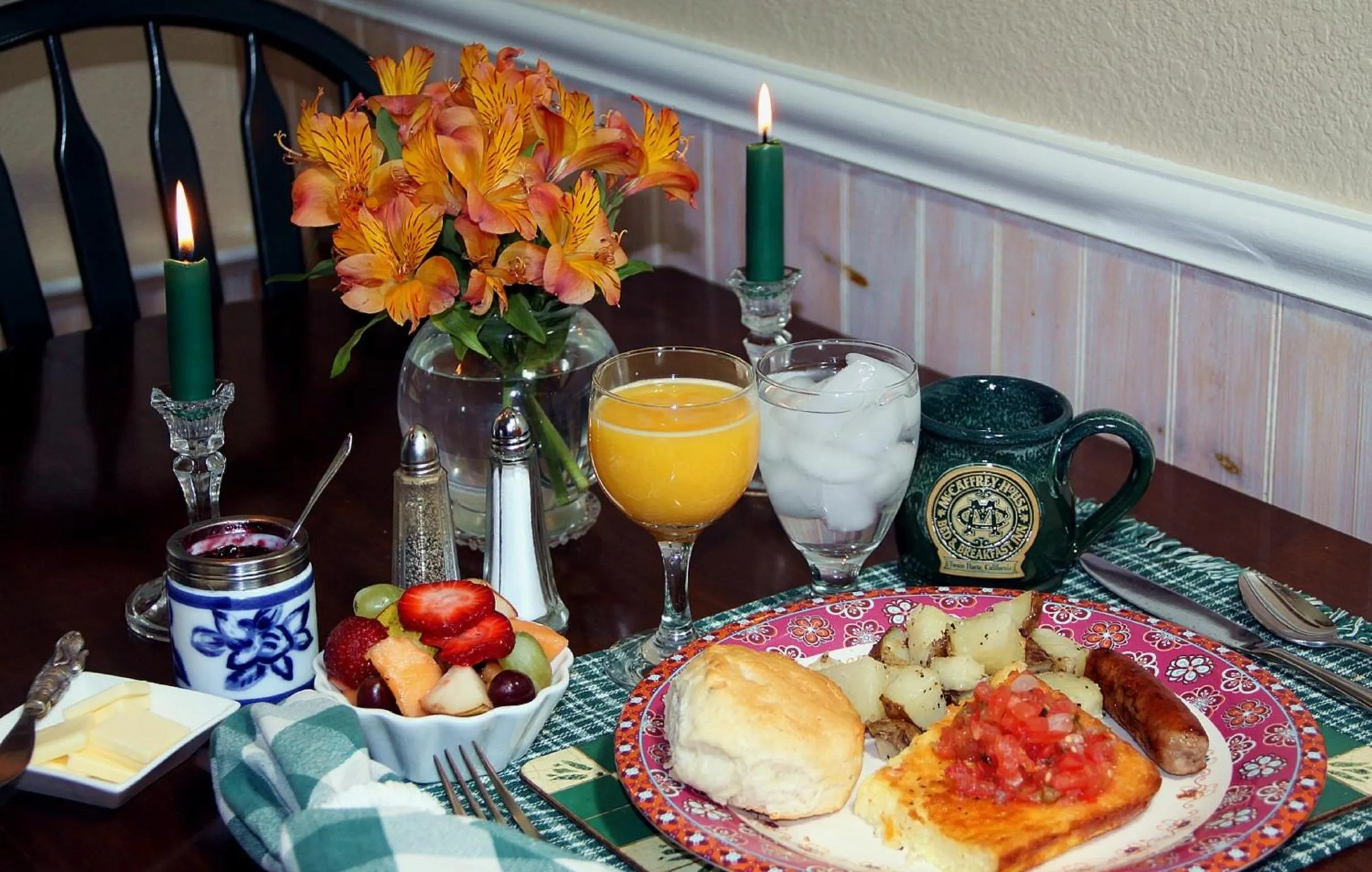 American breakfast in McCaffrey House Bed and Breakfast Inn