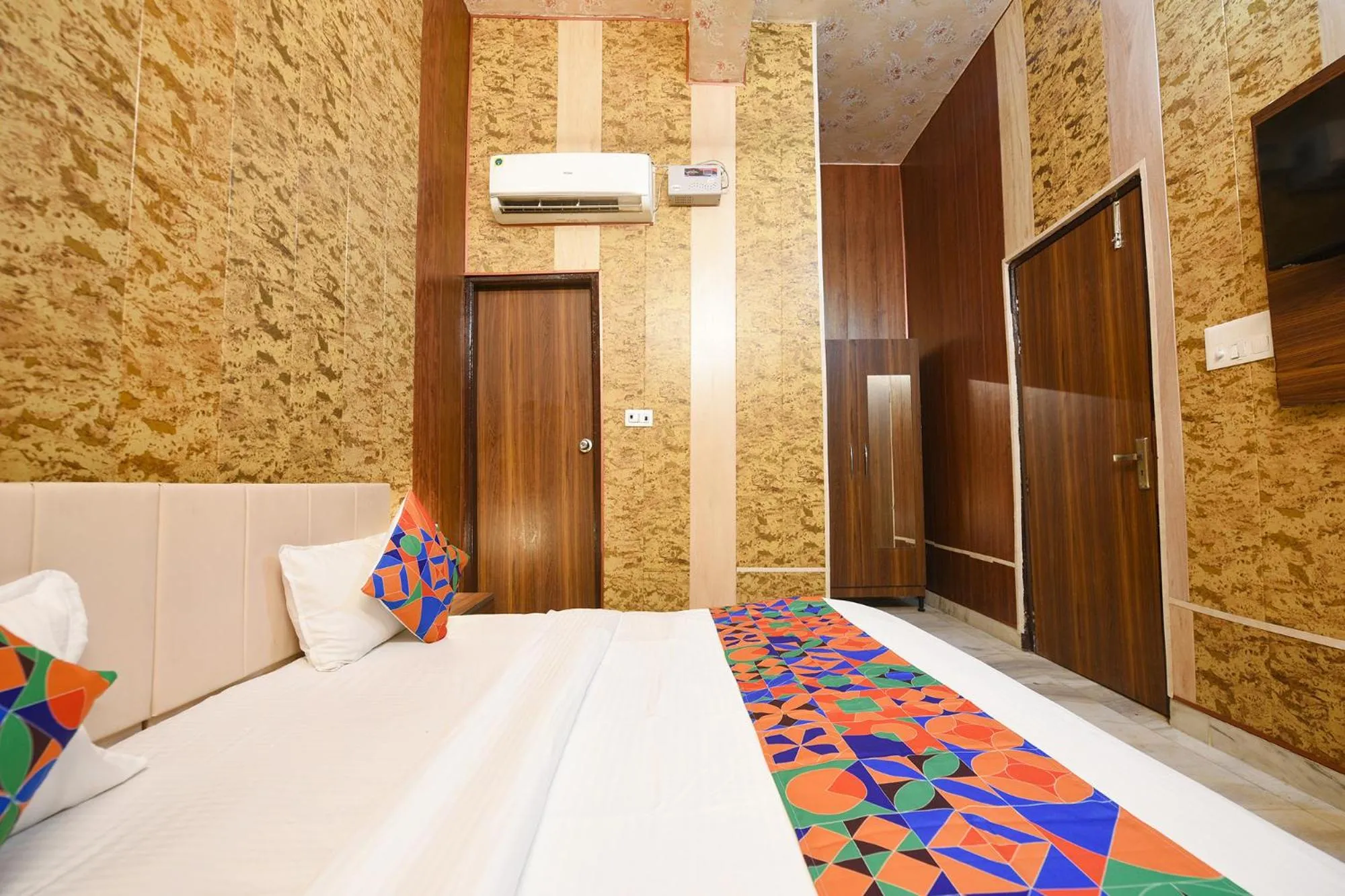 Bed in Via The Grand Palace Near Fortis Escort Hospital