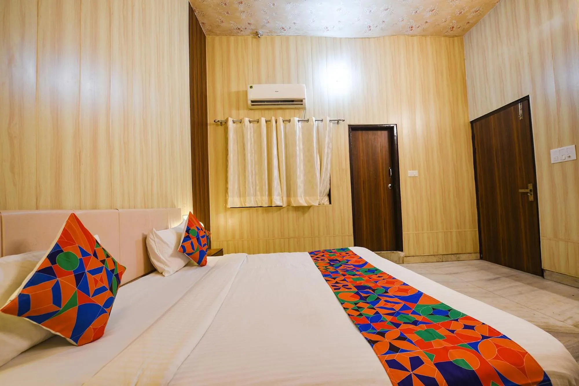 Bed in Via The Grand Palace Near Fortis Escort Hospital
