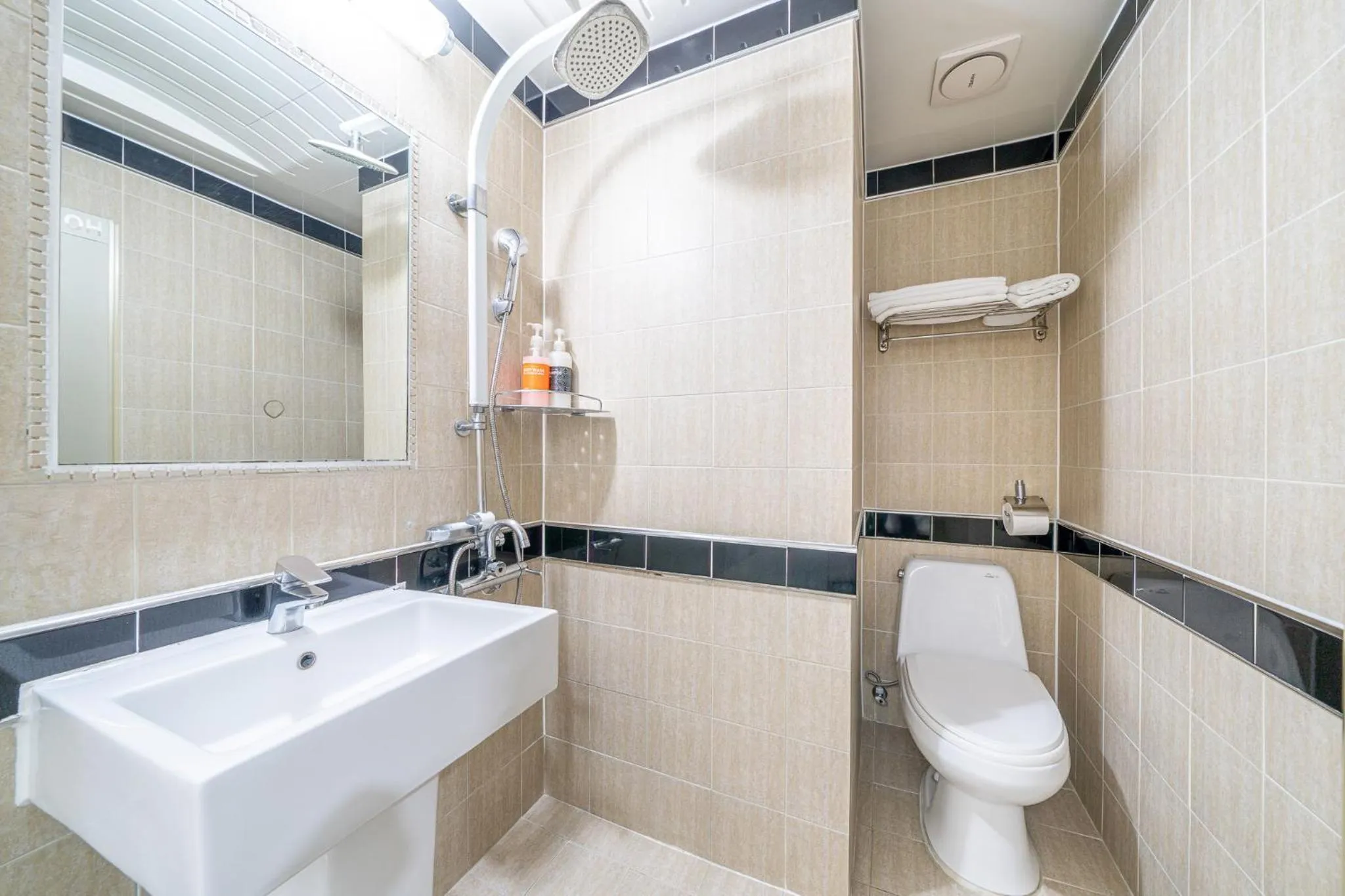 Toilet in Kyoung Dong Hotel Myeongdong