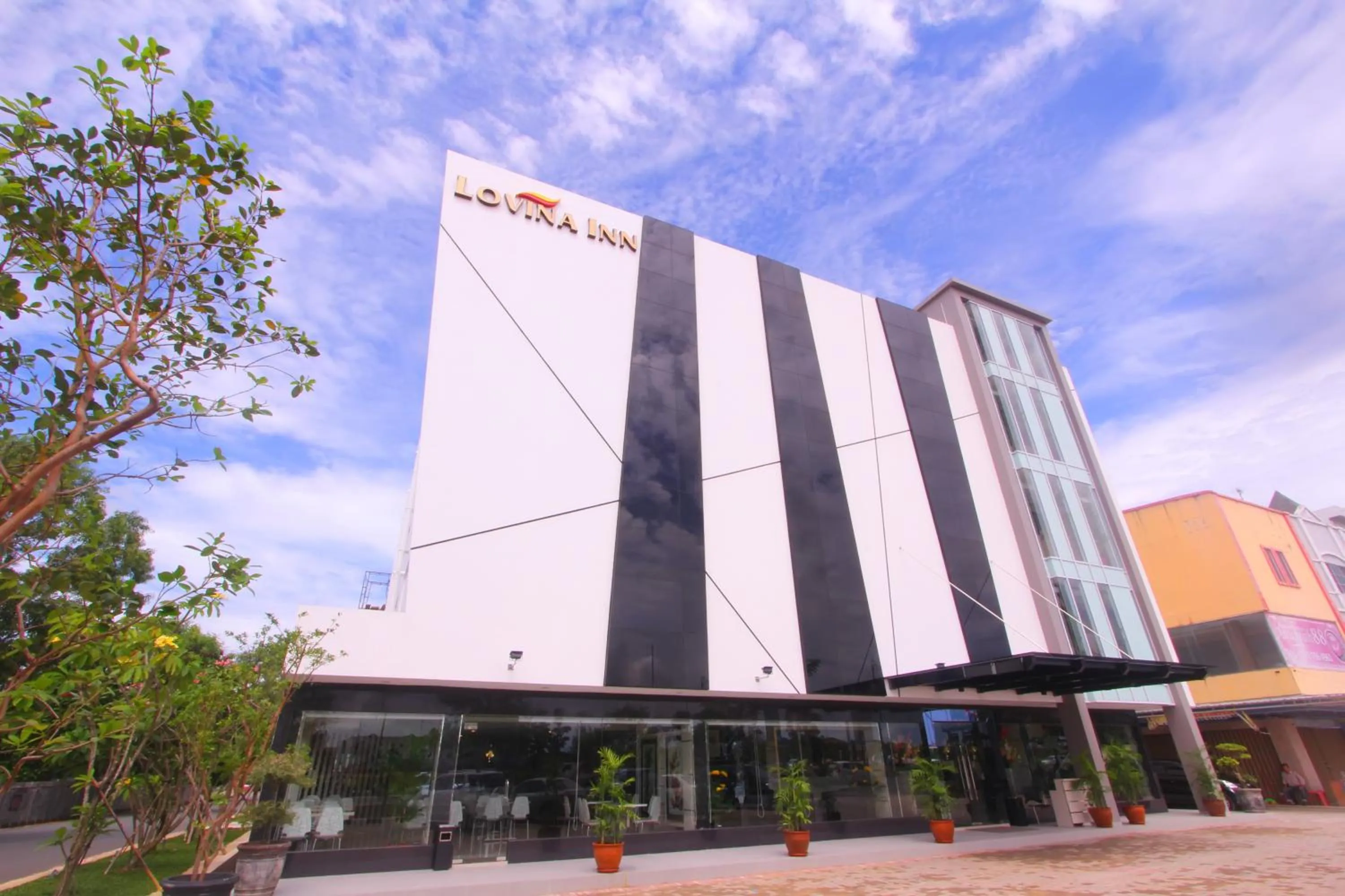 Facade/entrance in Lovina Inn Batam Centre