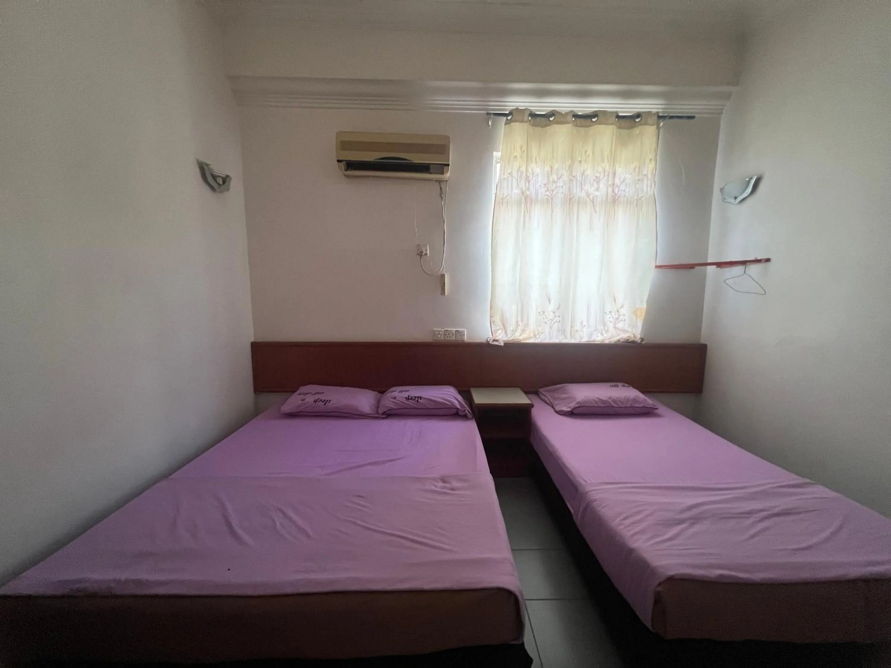 Bedroom, Bed in Dung Fang Hotel