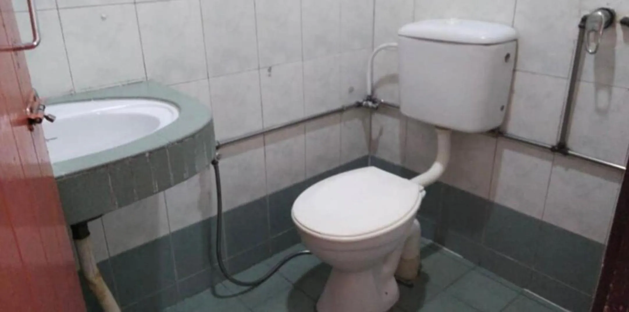 Toilet in Dung Fang Hotel