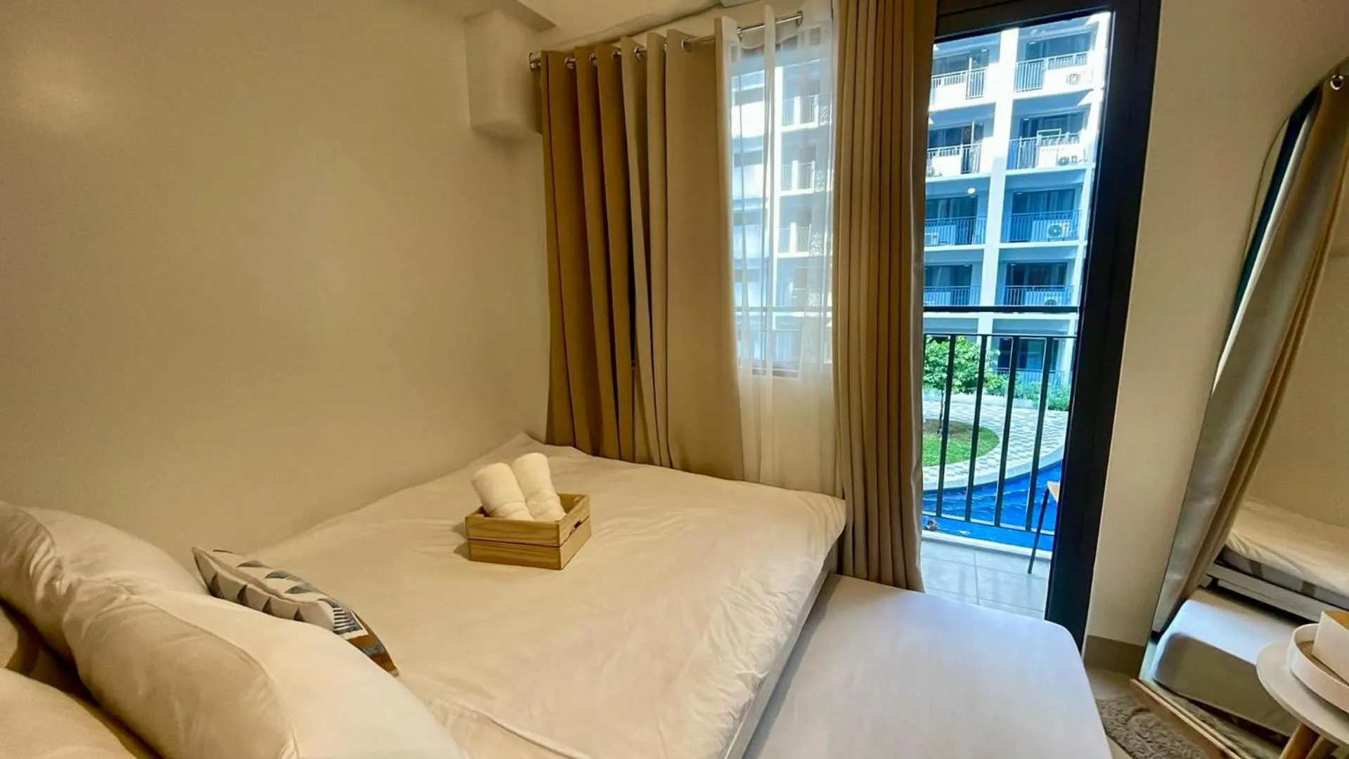 Bed in SHORE 2 Residences MOA