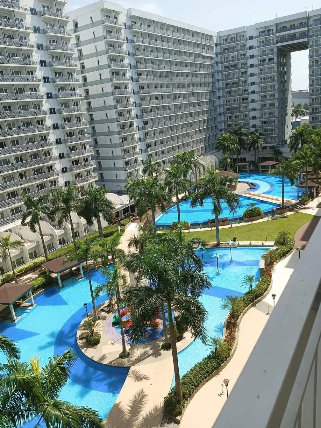 SHORE 2 Residences MOA