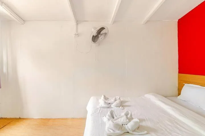 Bedroom, Bed in Sea Shades Cottages I Private Jacuzzi