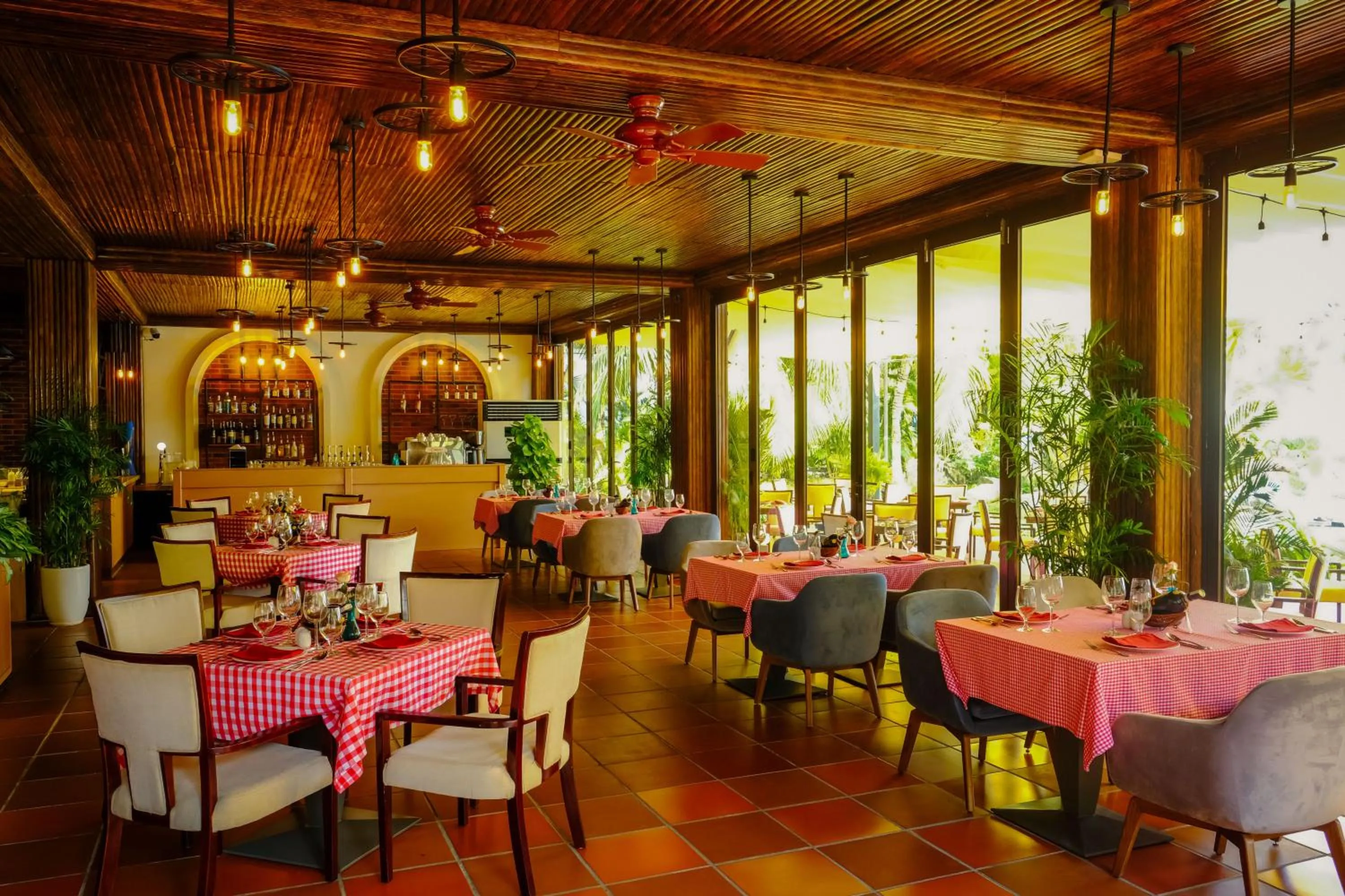 Restaurant/places to eat in Vinpearl Resort & Spa Nha Trang Bay