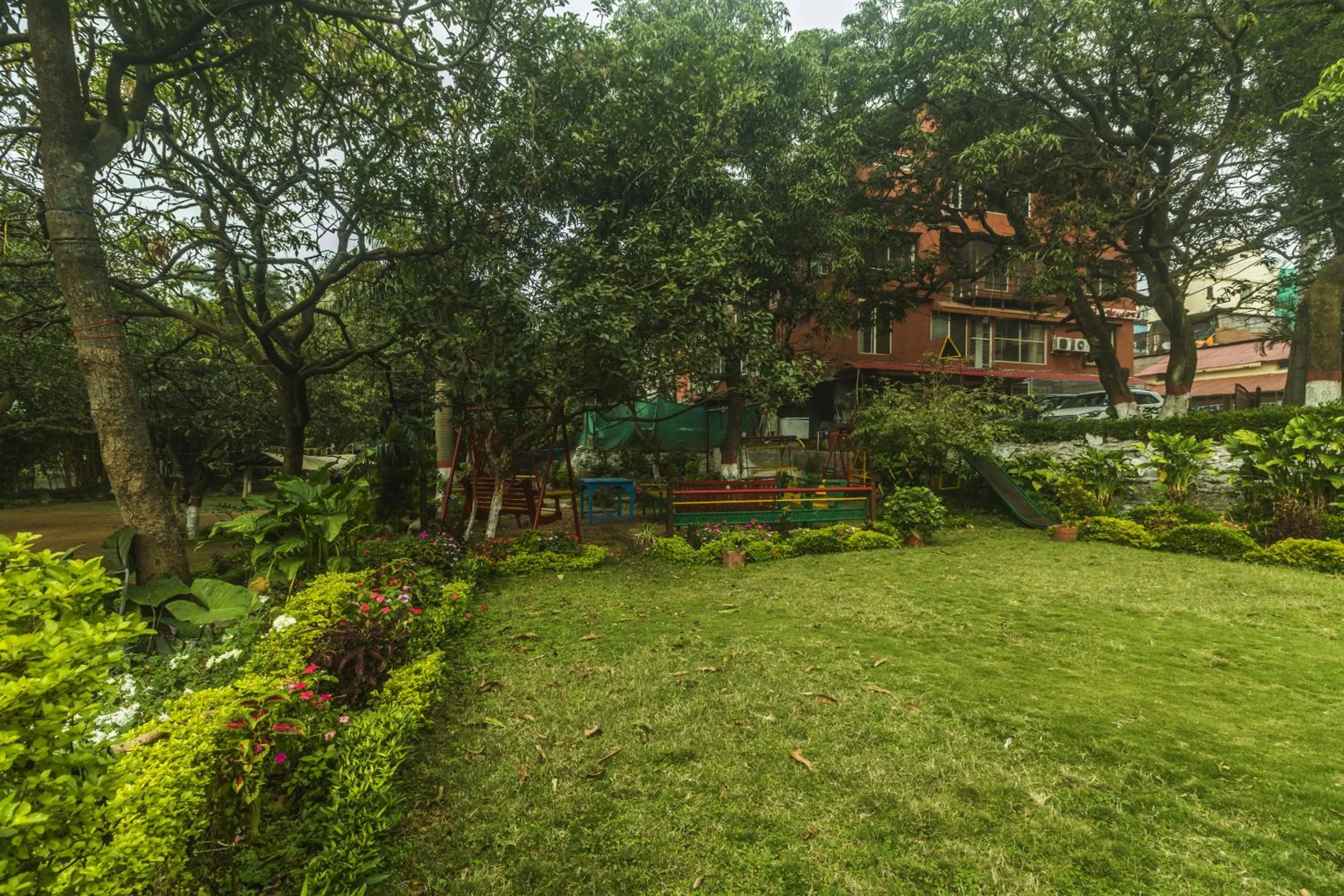 Garden view in WOW STAYZ2 Misty Meadows