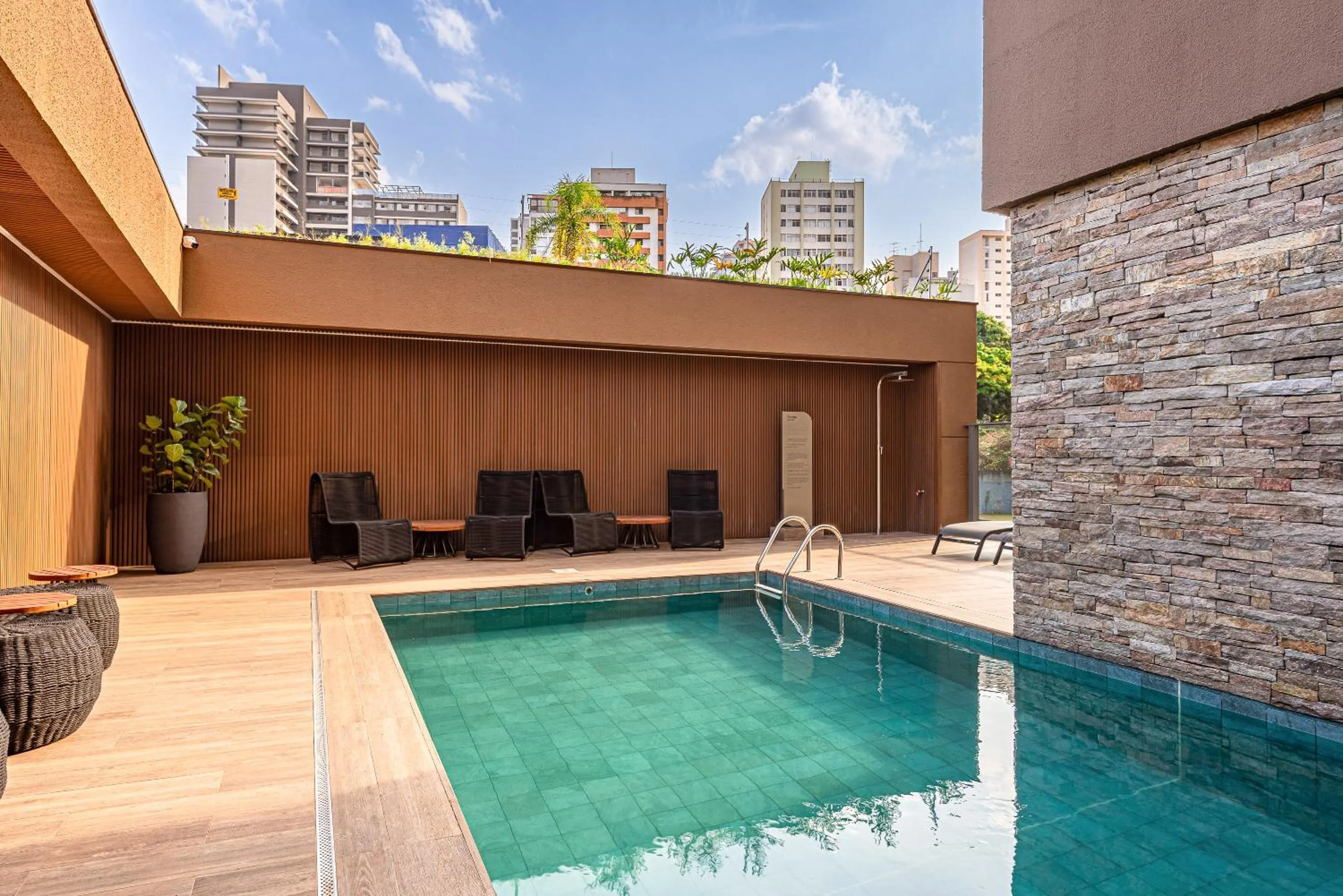 Swimming pool in Roomo Transamerica SP Brooklin 370