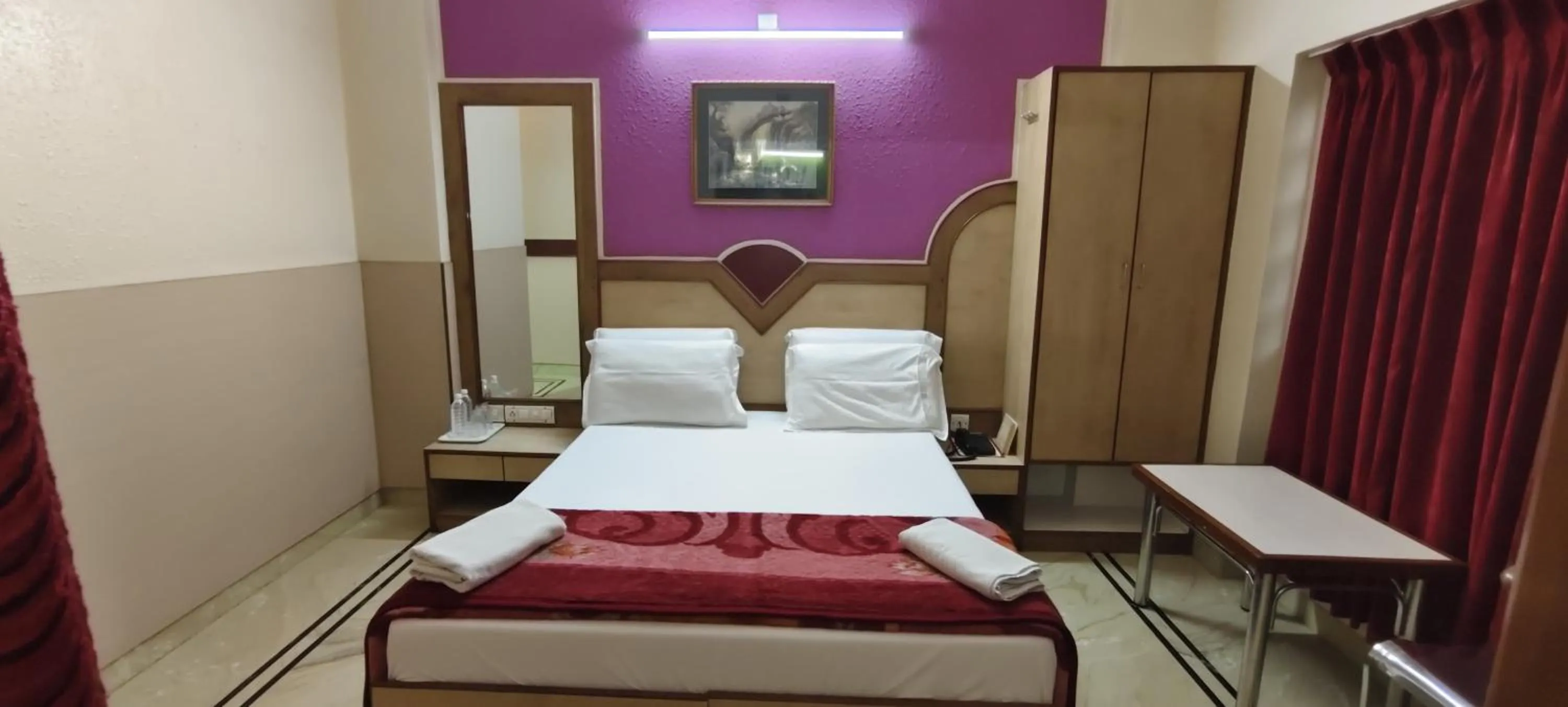 Bedroom, Bed in The Grand Krishna Rooms