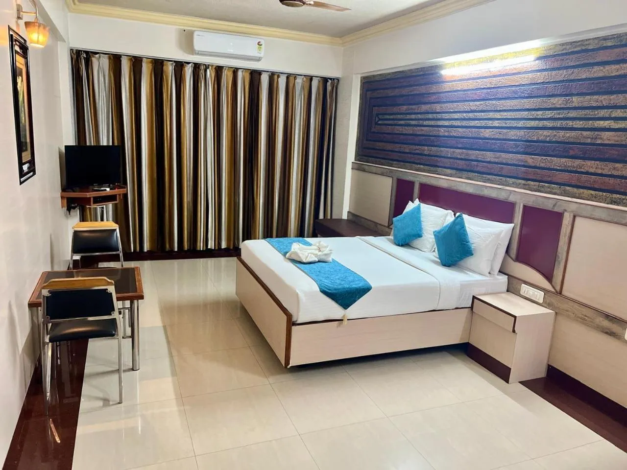 Bedroom, Bed in The Grand Krishna Rooms