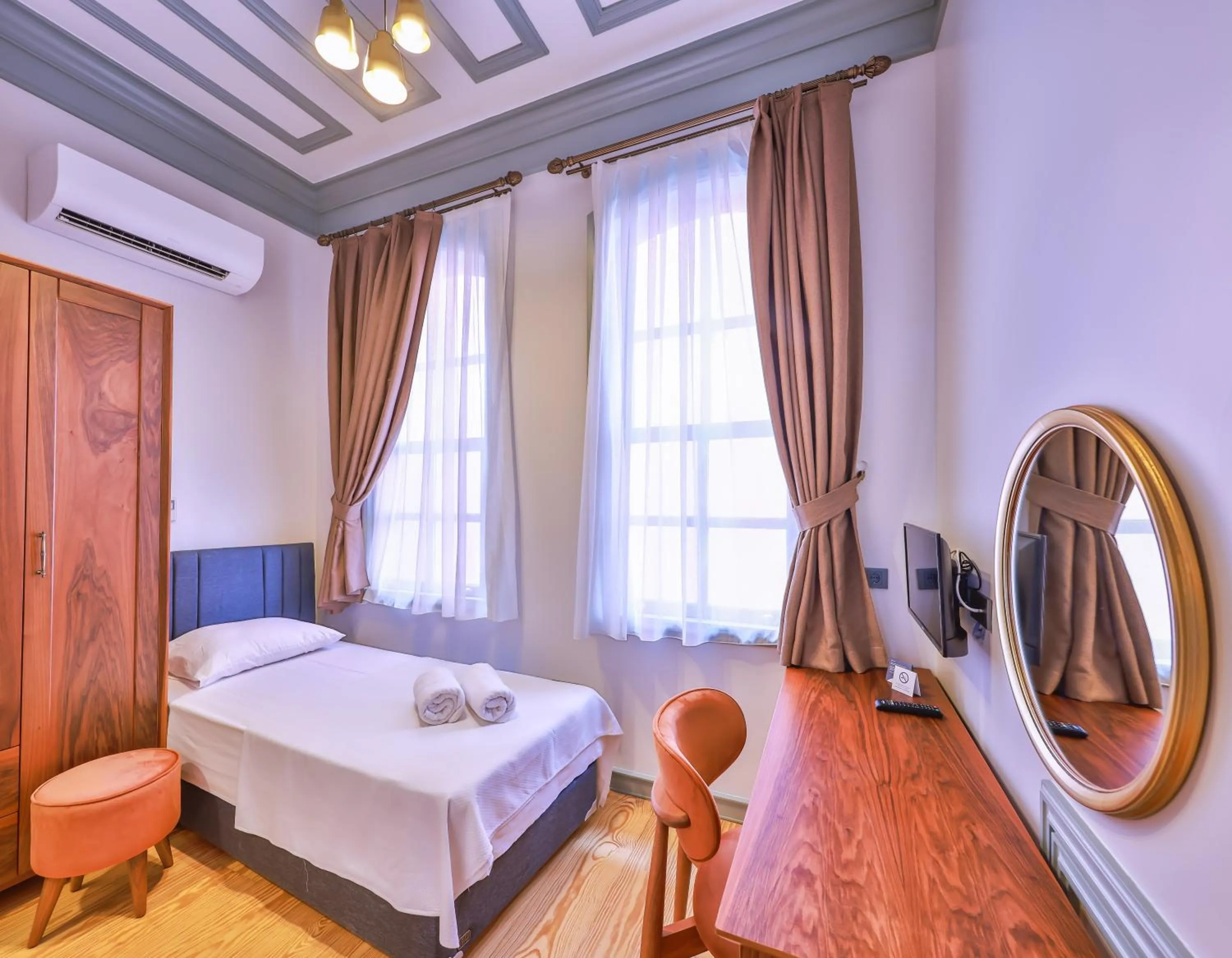 Bedroom, Bed in Va Mansion