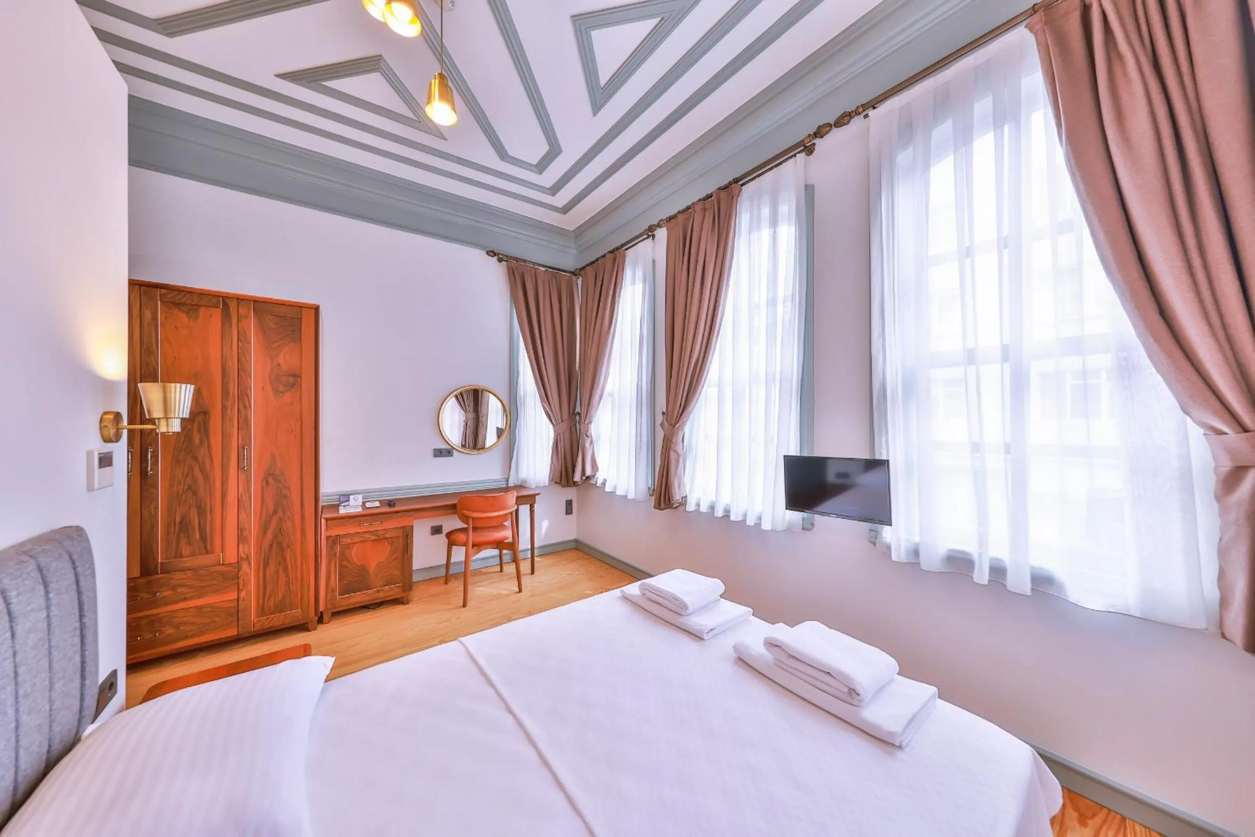 Photo of the whole room, Bed in Va Mansion