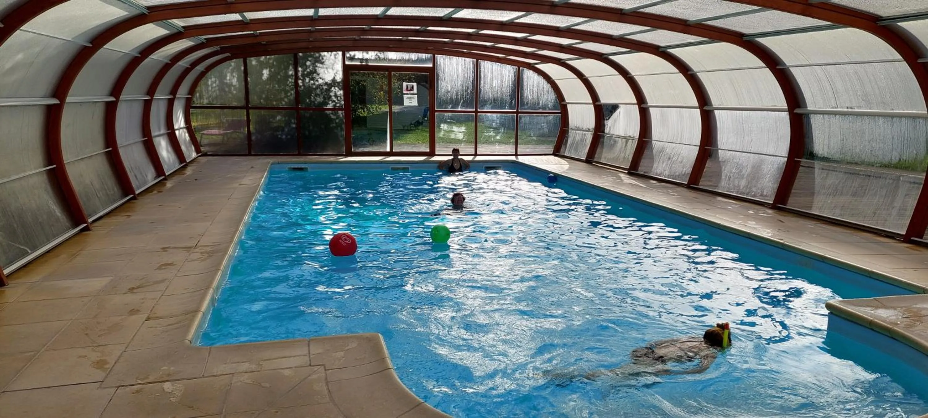 Swimming pool in Le Village de la Champagne - Slowmoov
