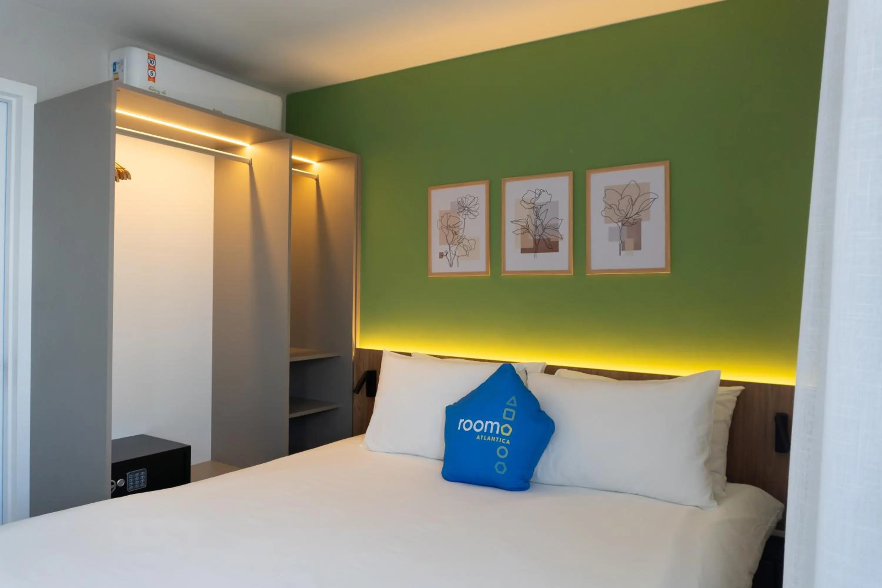 Bedroom, Bed in Roomo Transamerica Recife Parque do Cais