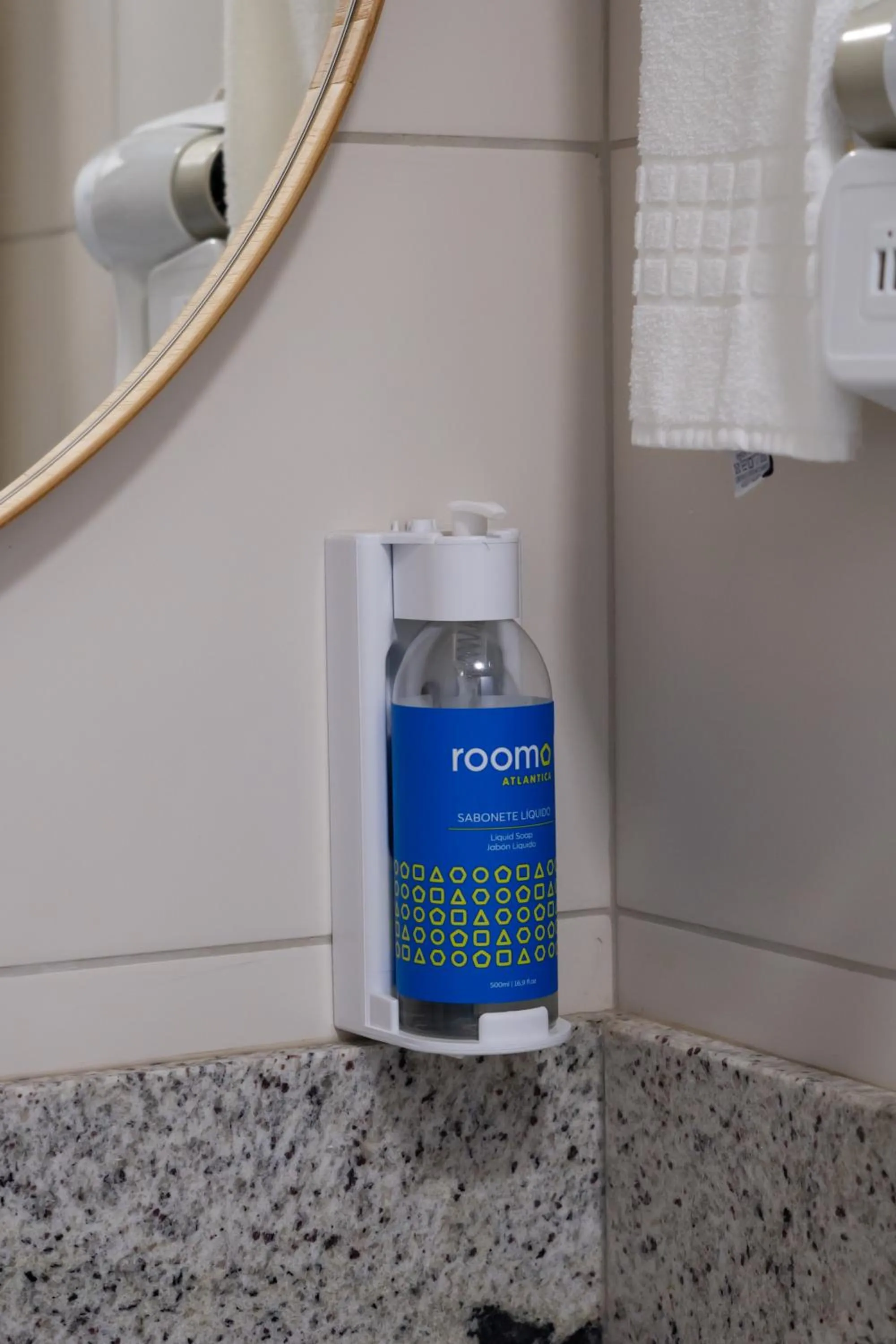 Bathroom in Roomo Transamerica Recife Parque do Cais