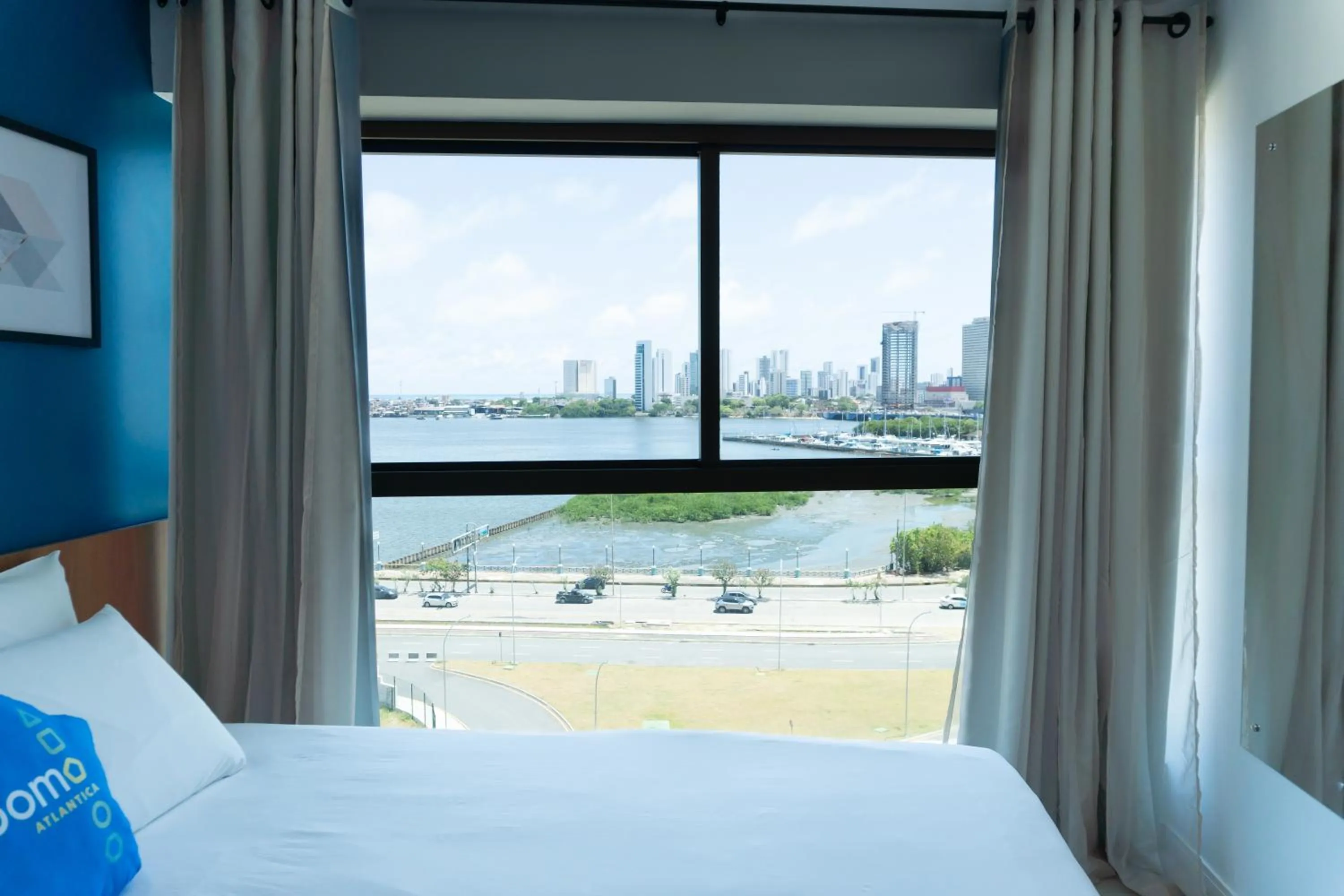 Bedroom, Bed in Roomo Transamerica Recife Parque do Cais