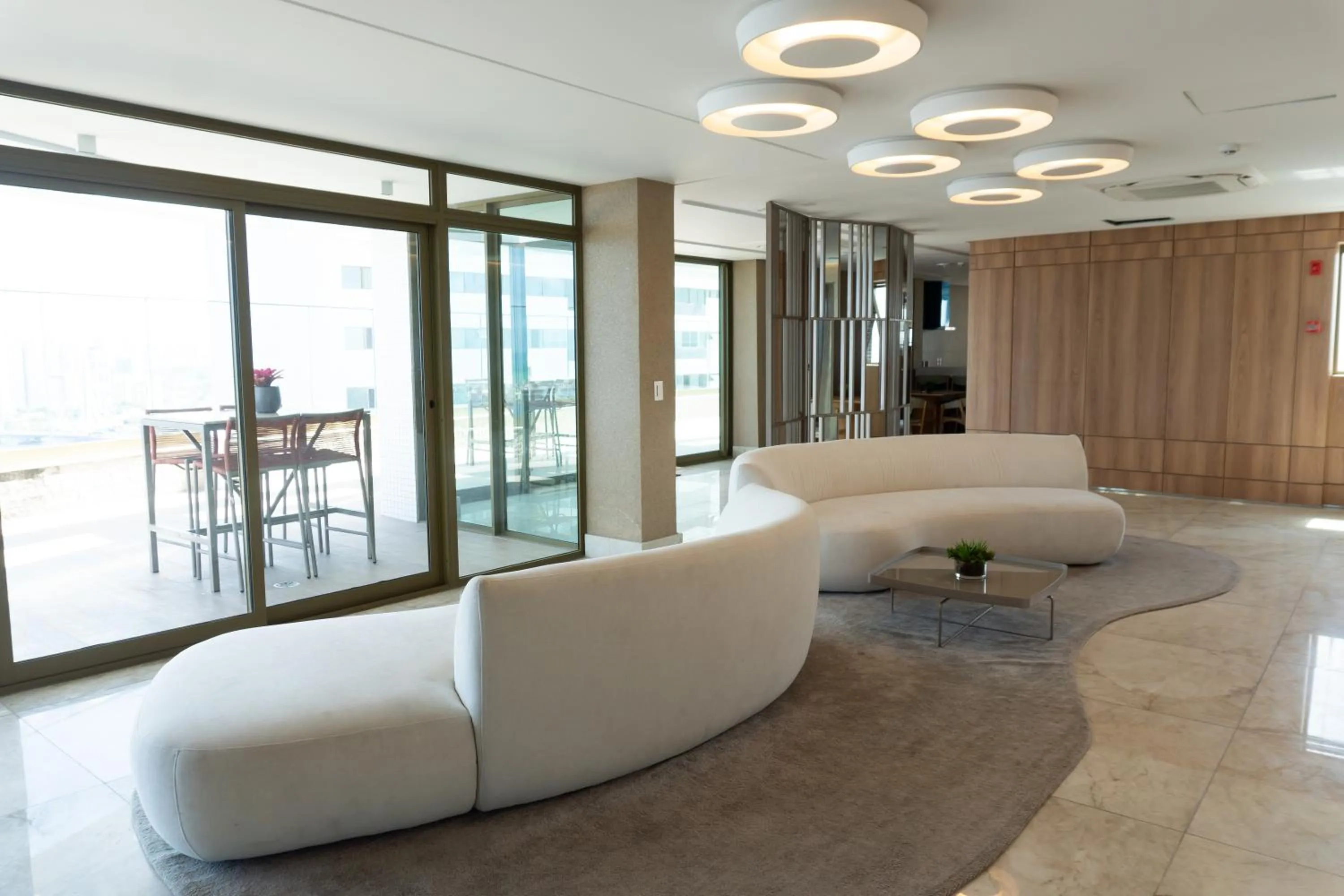 Seating area in Roomo Transamerica Recife Parque do Cais