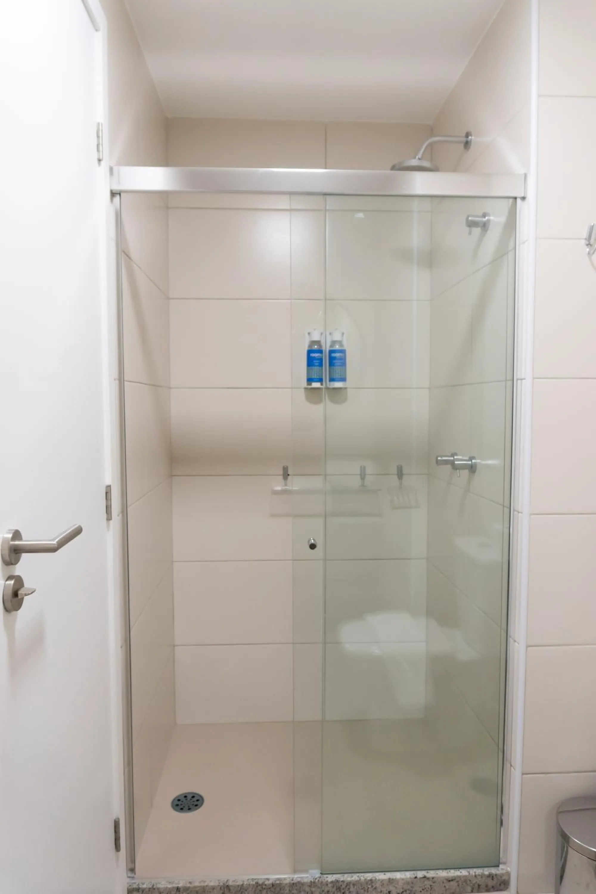 Bathroom in Roomo Transamerica Recife Parque do Cais