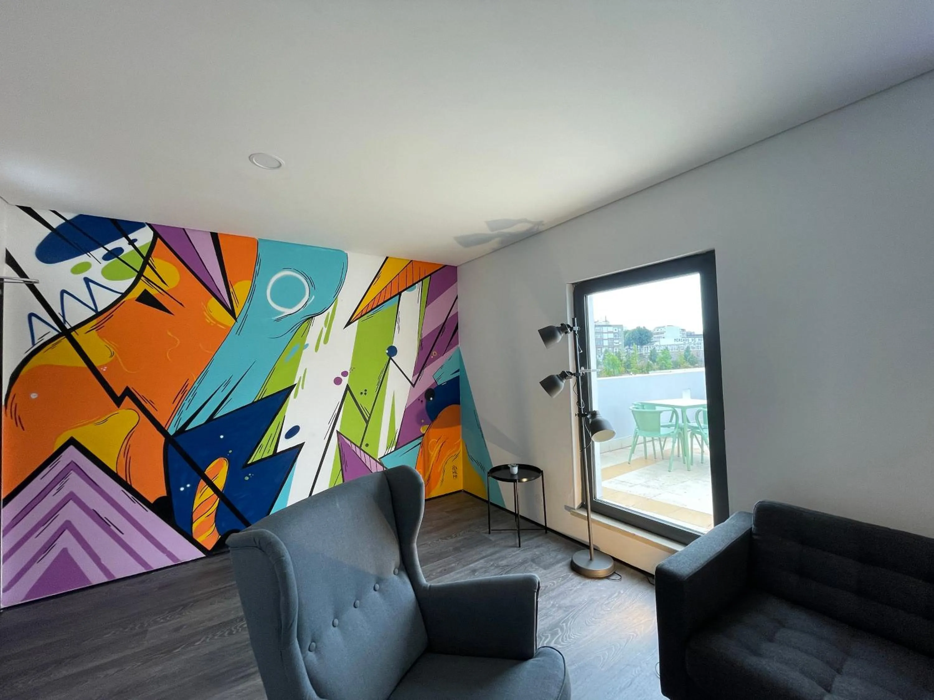 Communal lounge/ TV room in HI Parque das Nações – Pousada de Juventude