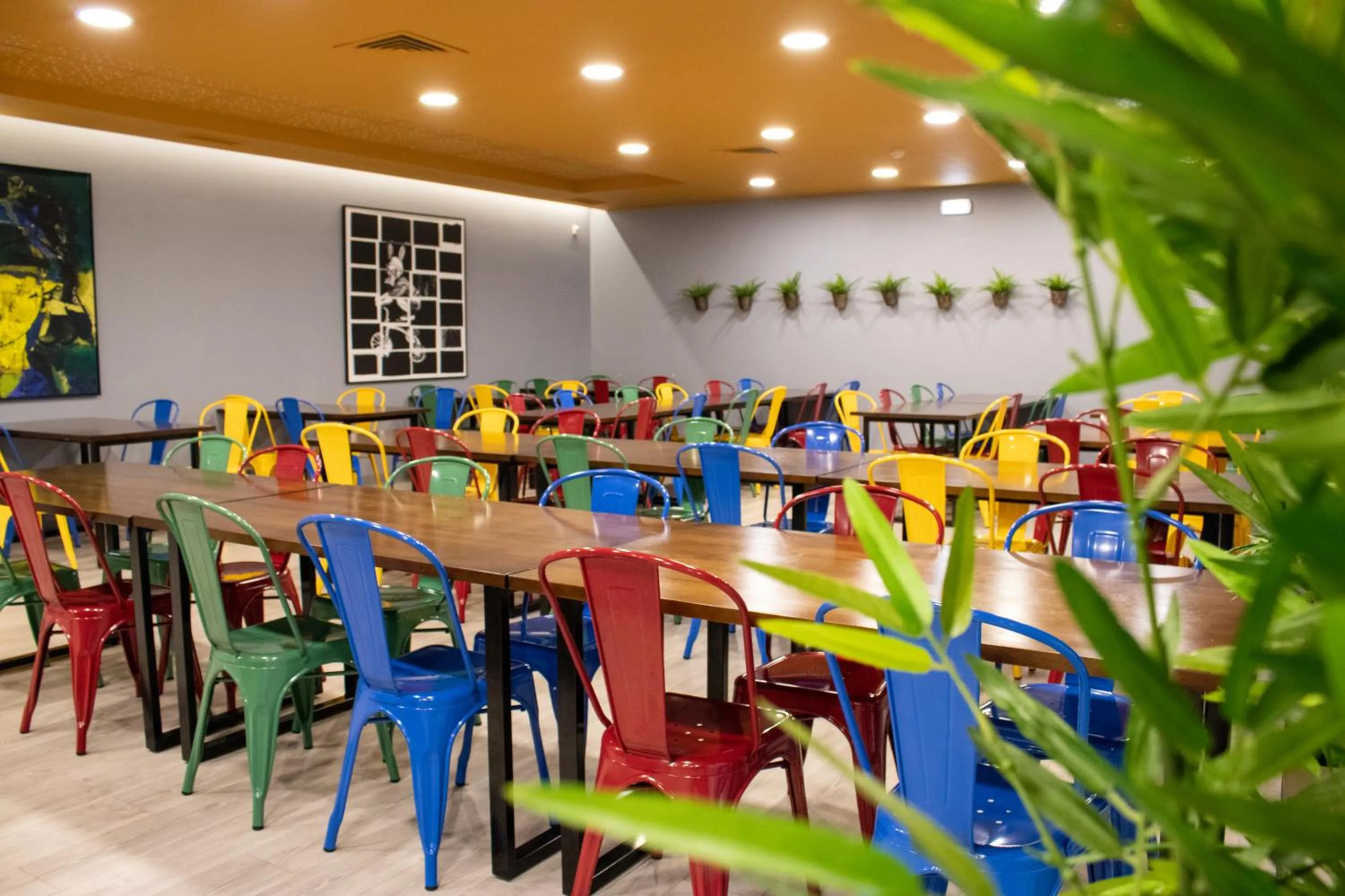 Restaurant/places to eat in HI Parque das Nações – Pousada de Juventude