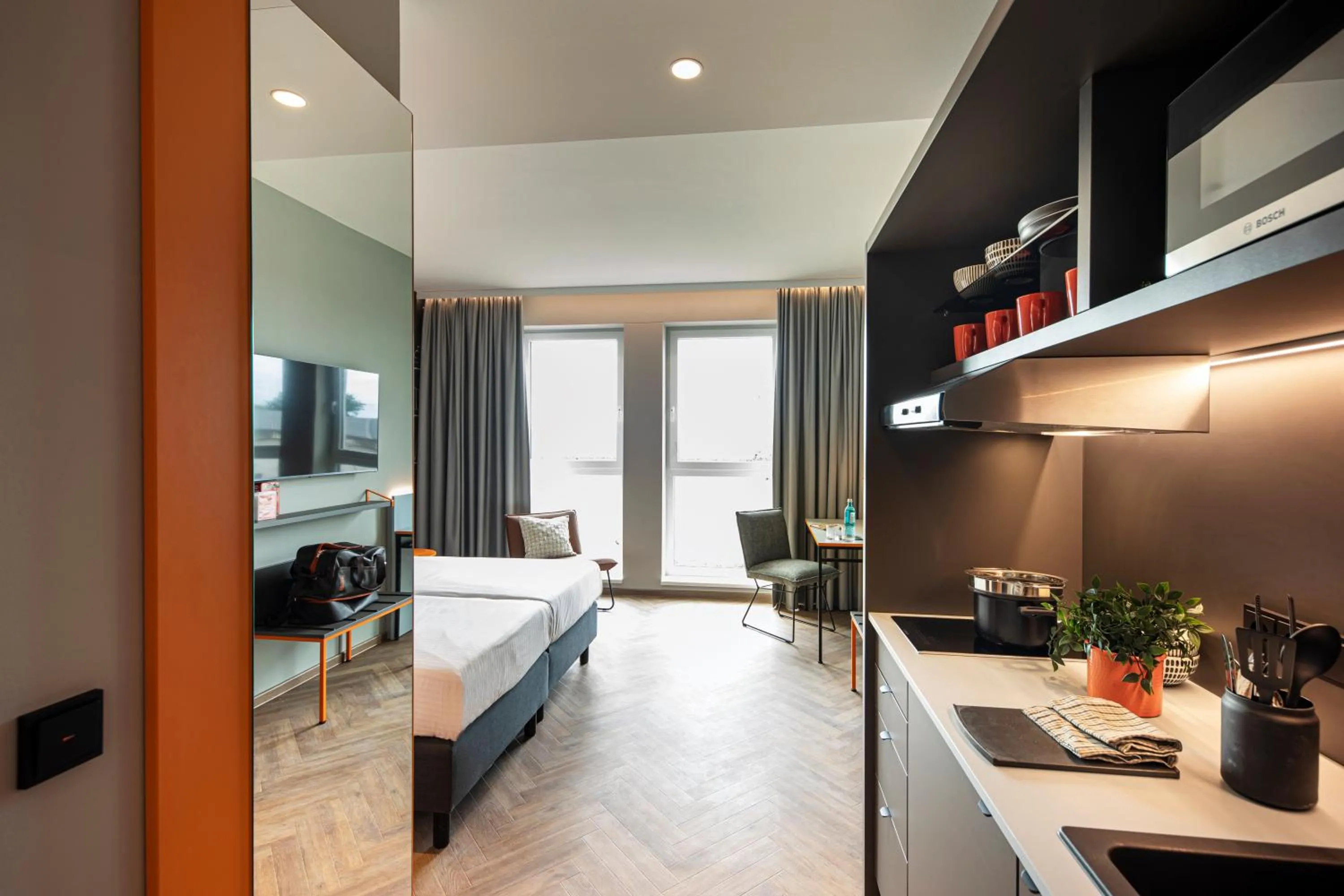 Kitchen or kitchenette, Bed in LOGINN Hotel Köln Airport