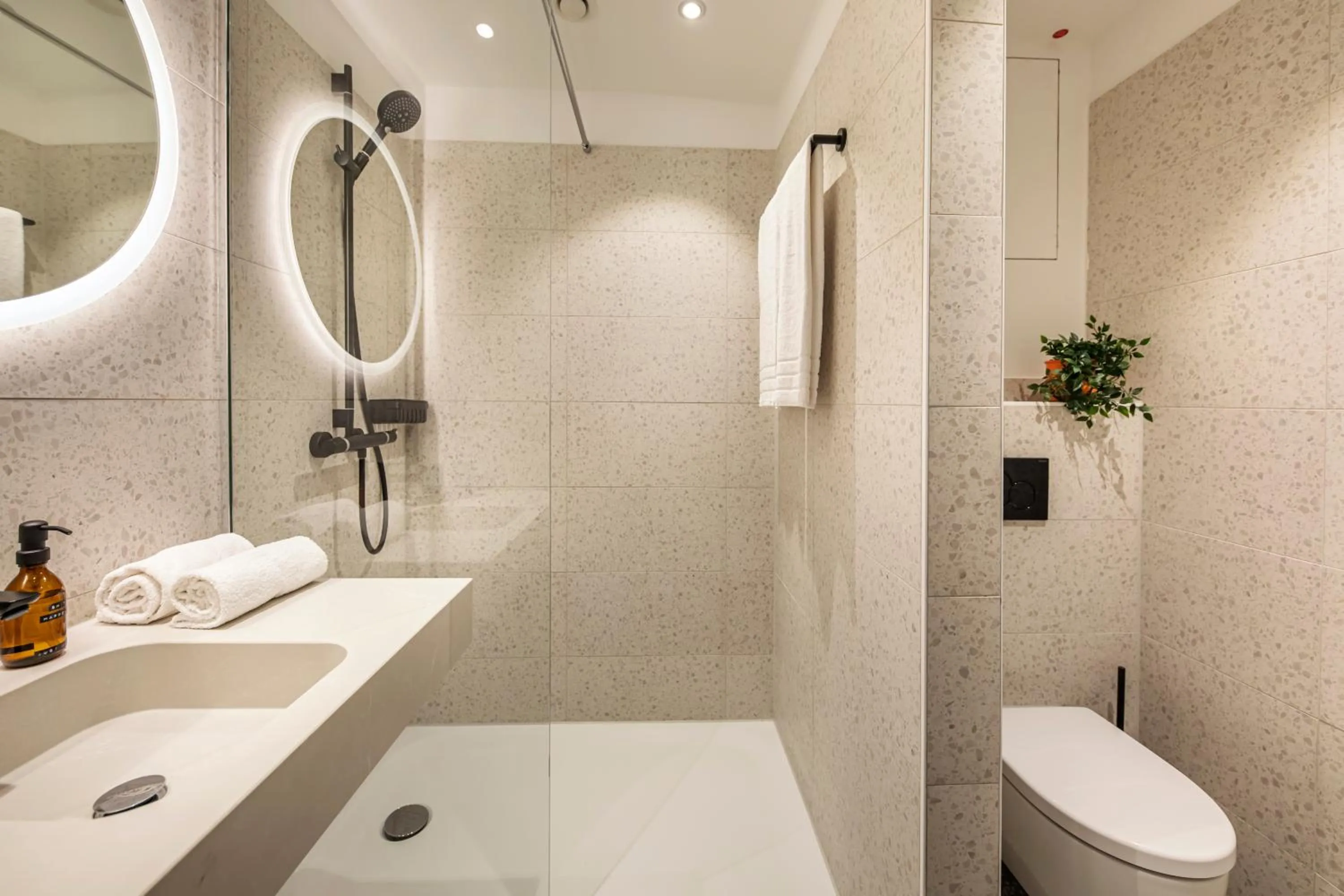 Bathroom in LOGINN Hotel Köln Airport