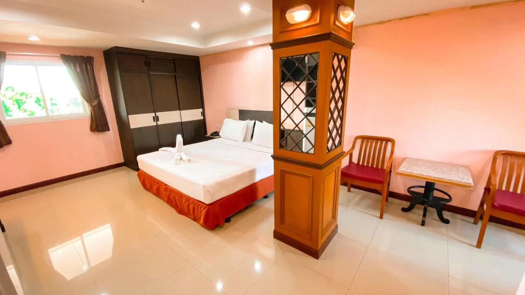 Seating area, Bed in AA Pattaya Ville