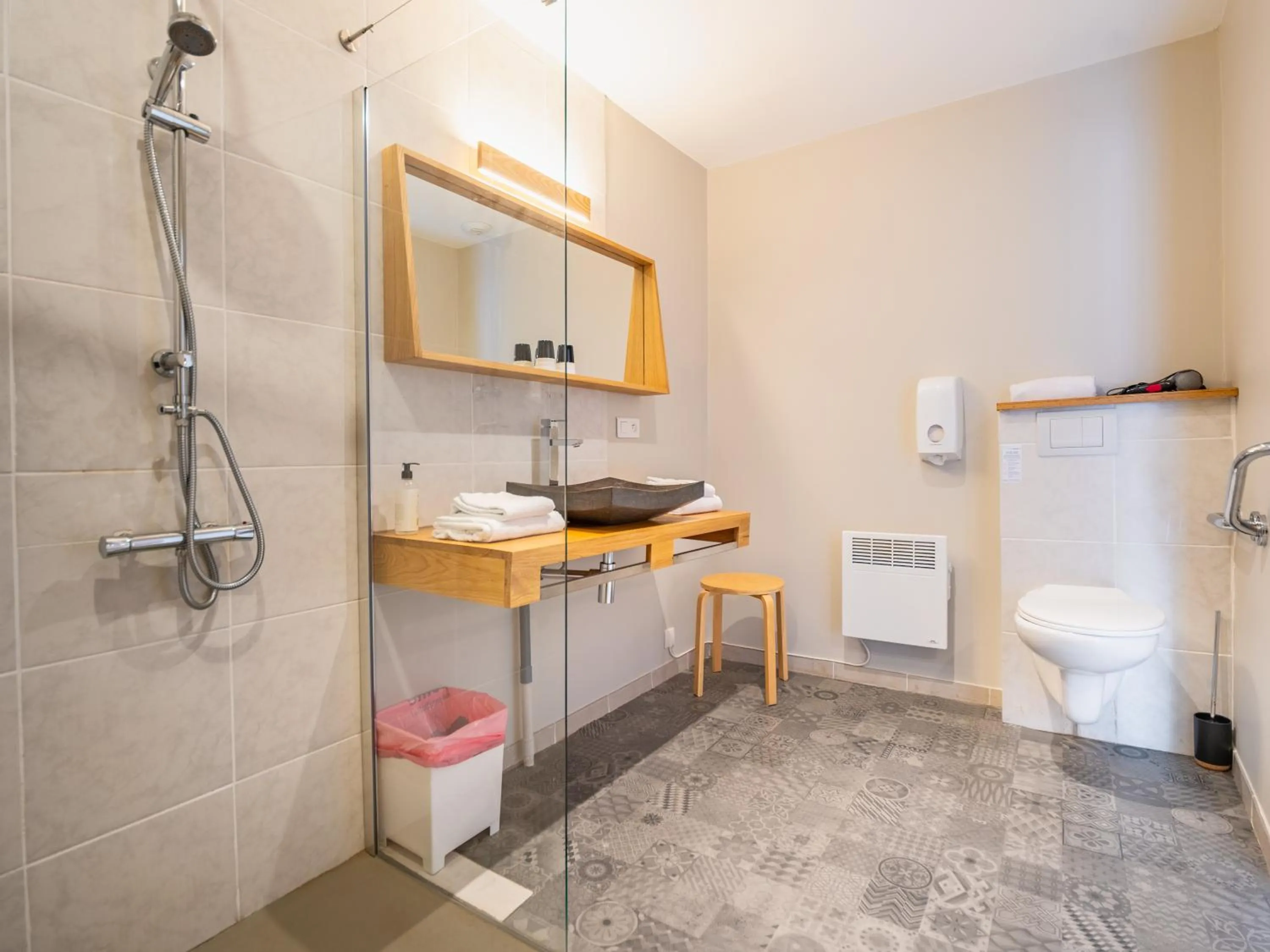 Shower in Le Relais des Lacs Bourgogne Morvan