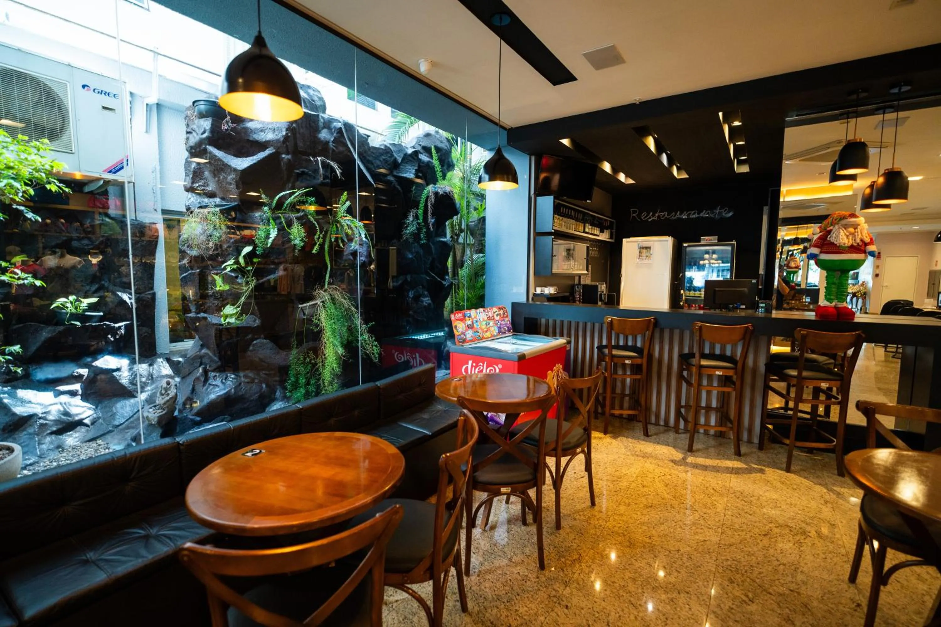 Restaurant/places to eat in Tarobá Hotel