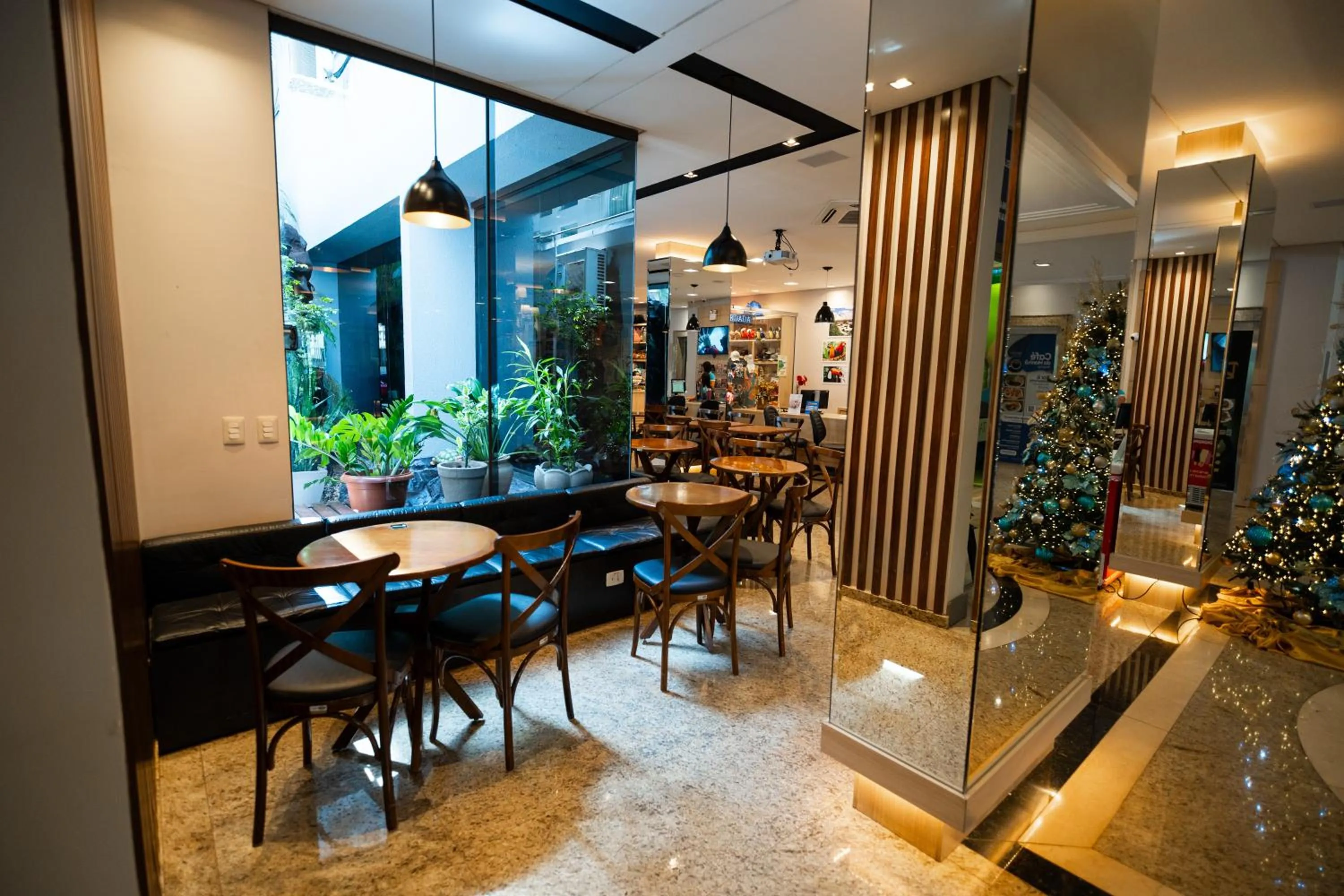 Restaurant/places to eat in Tarobá Hotel